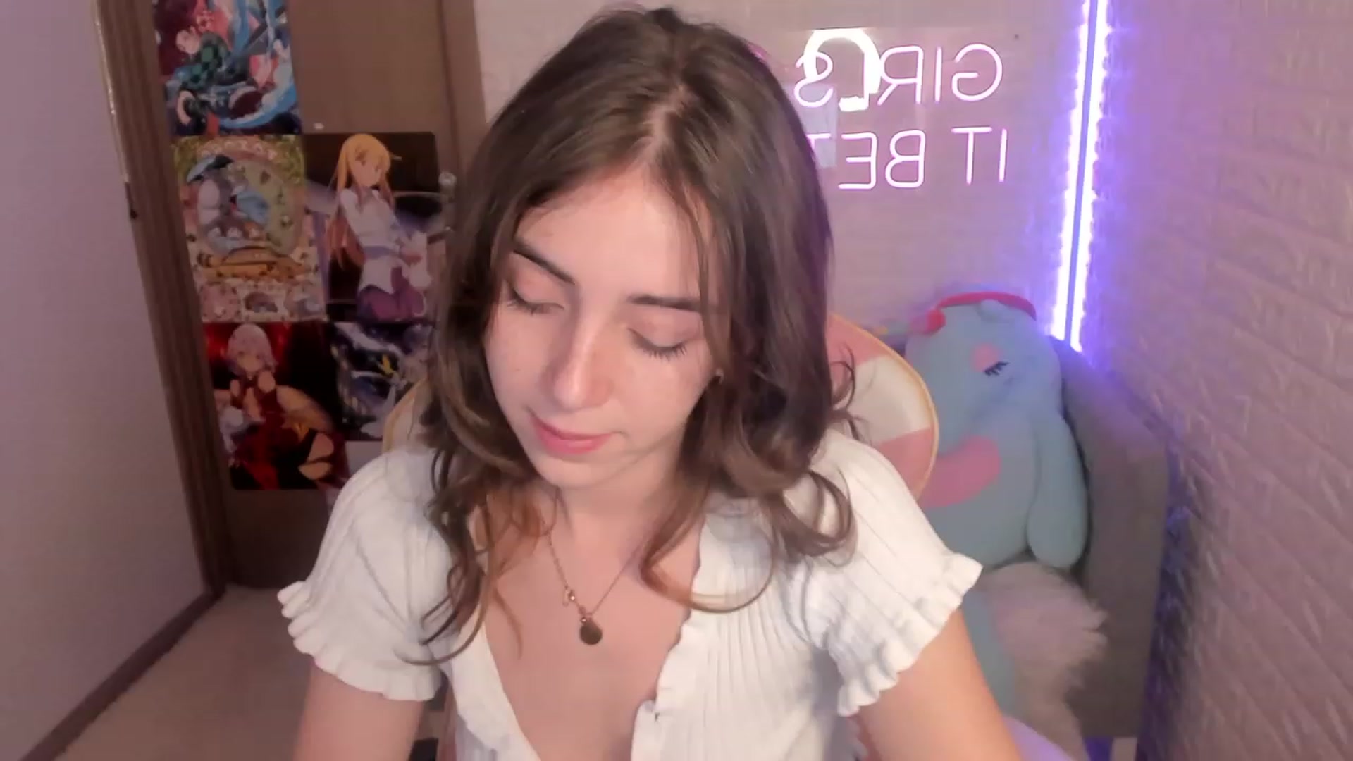 Gallery image thumbnail from ElsaYoung's myfreecams stream on, 12/24/2022, 14:16 image 15 of 20