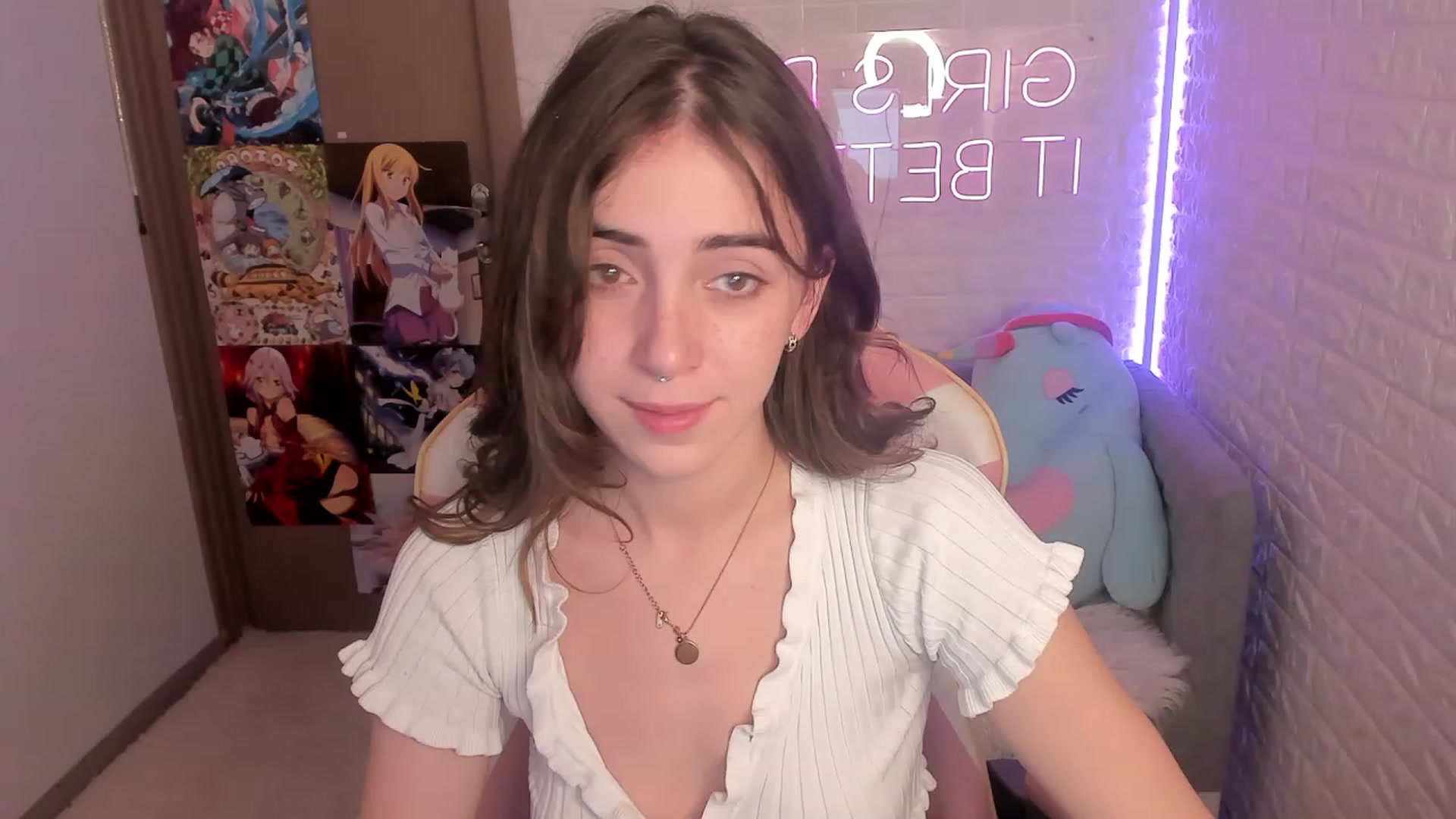 Gallery image thumbnail from ElsaYoung's myfreecams stream on, 12/24/2022, 14:16 image 17 of 20