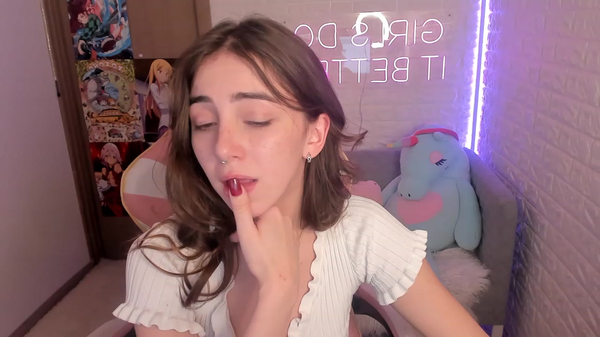Gallery image thumbnail from ElsaYoung's myfreecams stream on, 12/24/2022, 14:16 image 11 of 20