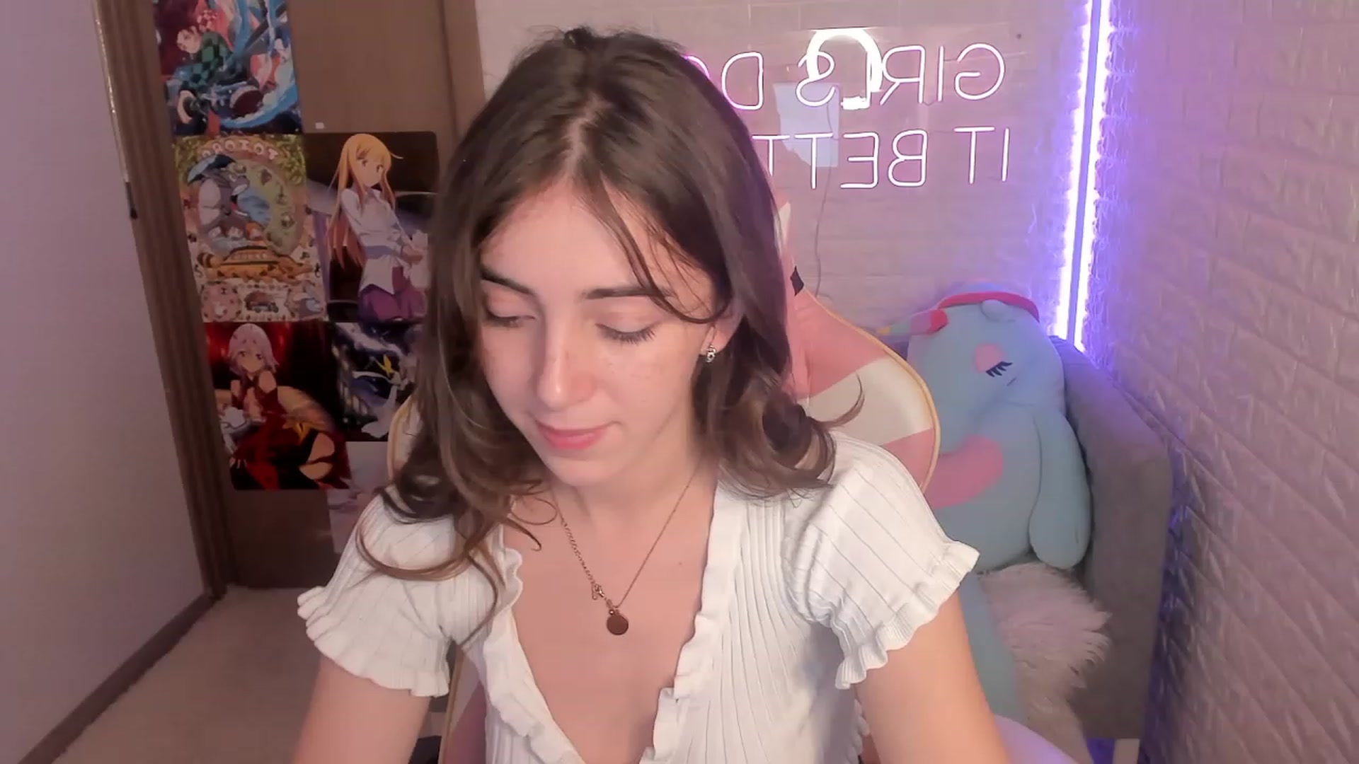 Gallery image thumbnail from ElsaYoung's myfreecams stream on, 12/24/2022, 14:16 image 19 of 20
