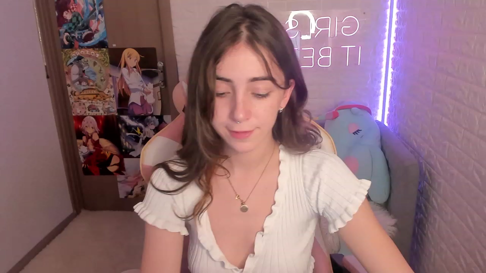 Gallery image thumbnail from ElsaYoung's myfreecams stream on, 12/24/2022, 14:16 image 20 of 20