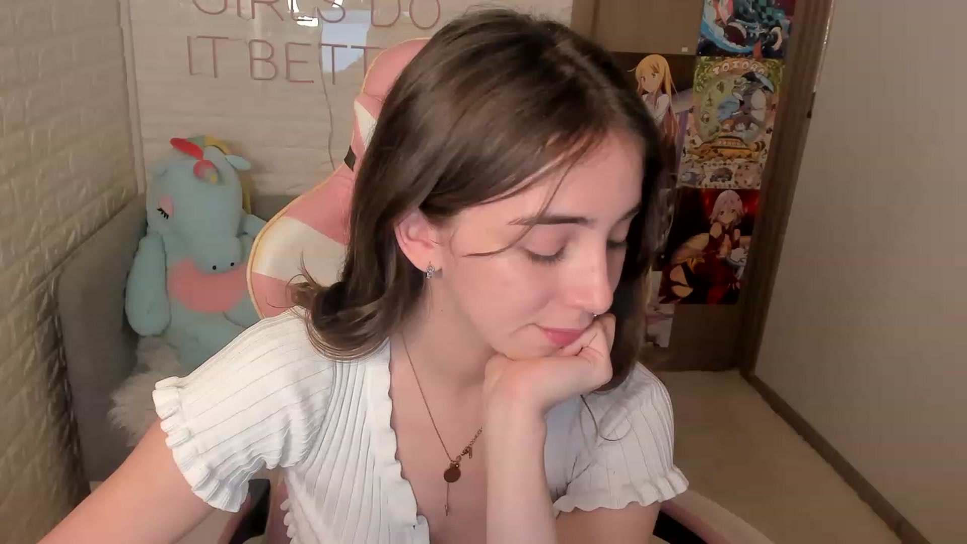 Gallery image thumbnail from ElsaYoung's myfreecams stream on, 12/24/2022, 18:43 image 10 of 20