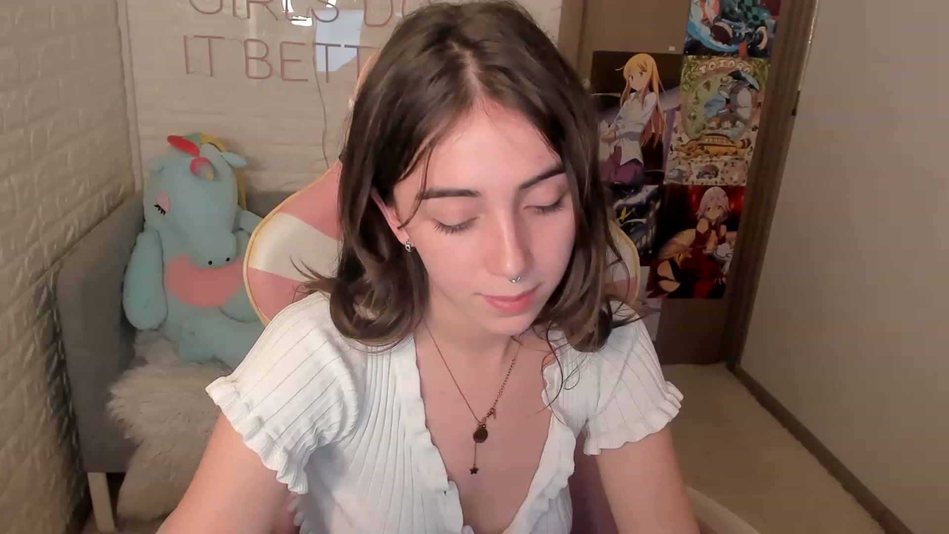 Gallery image thumbnail from ElsaYoung's myfreecams stream on, 12/24/2022, 18:43 image 14 of 20