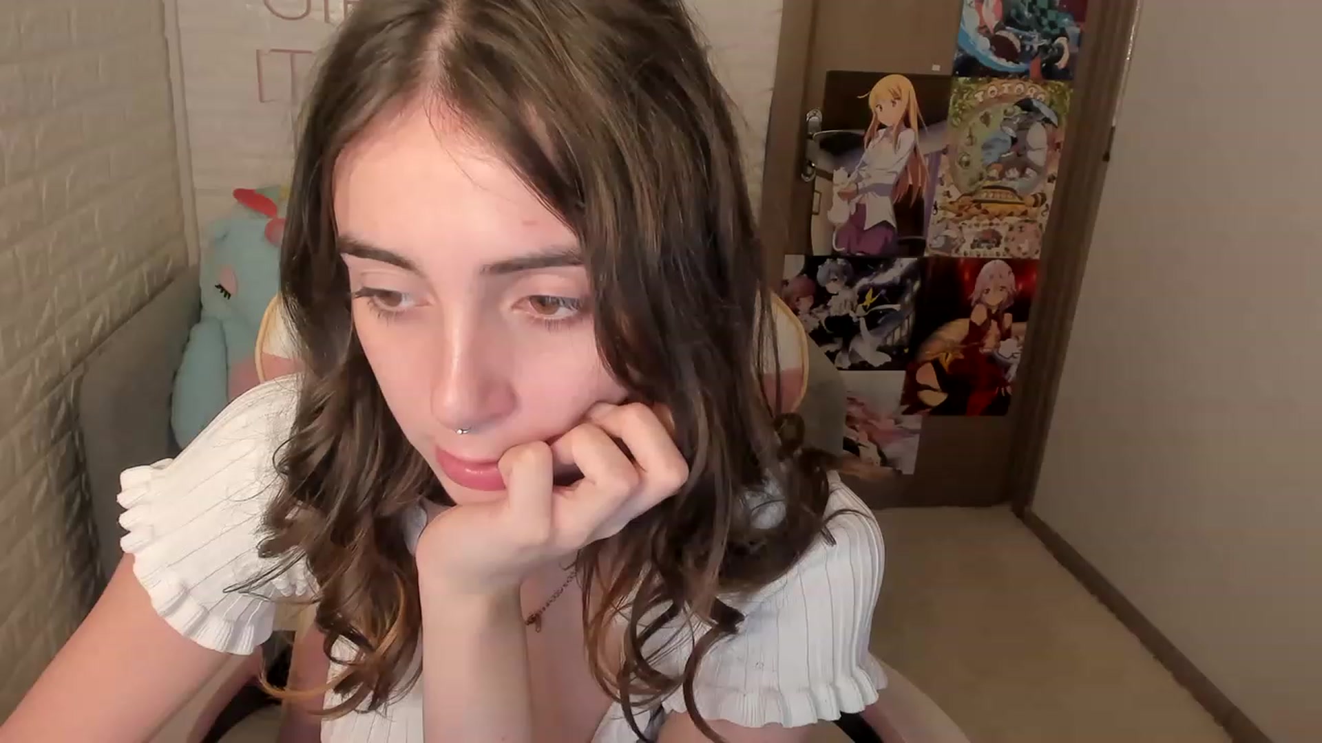 Gallery image thumbnail from ElsaYoung's myfreecams stream on, 12/24/2022, 18:43 image 3 of 20