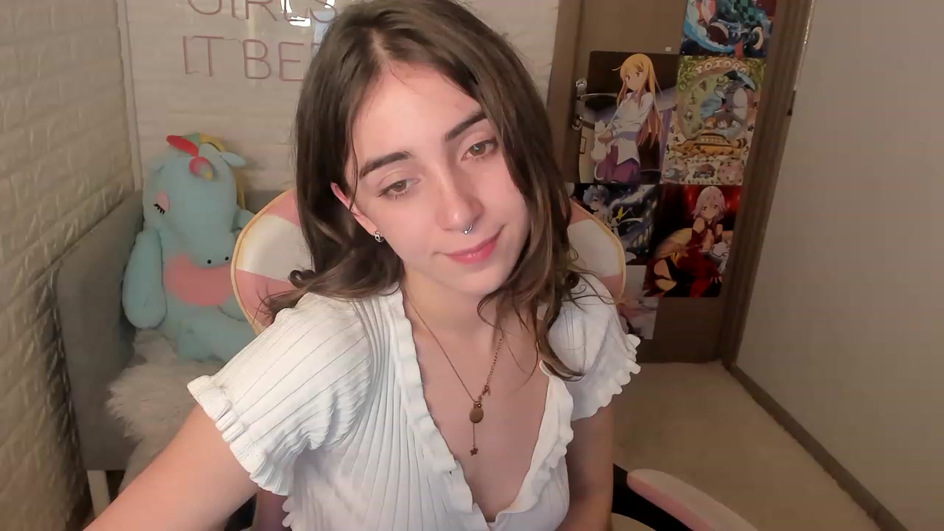 Gallery image thumbnail from ElsaYoung's myfreecams stream on, 12/24/2022, 18:43 image 8 of 20