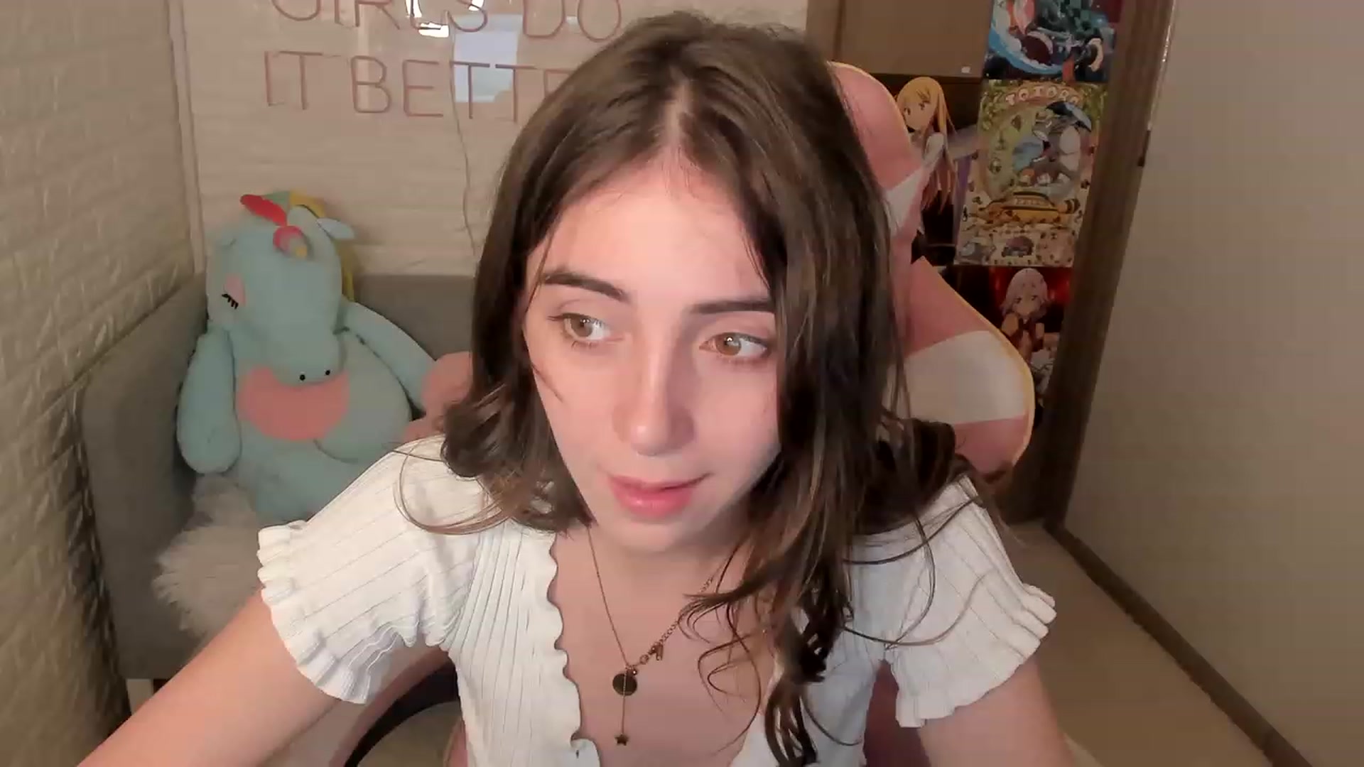 Gallery image thumbnail from ElsaYoung's myfreecams stream on, 12/24/2022, 18:43 image 1 of 20