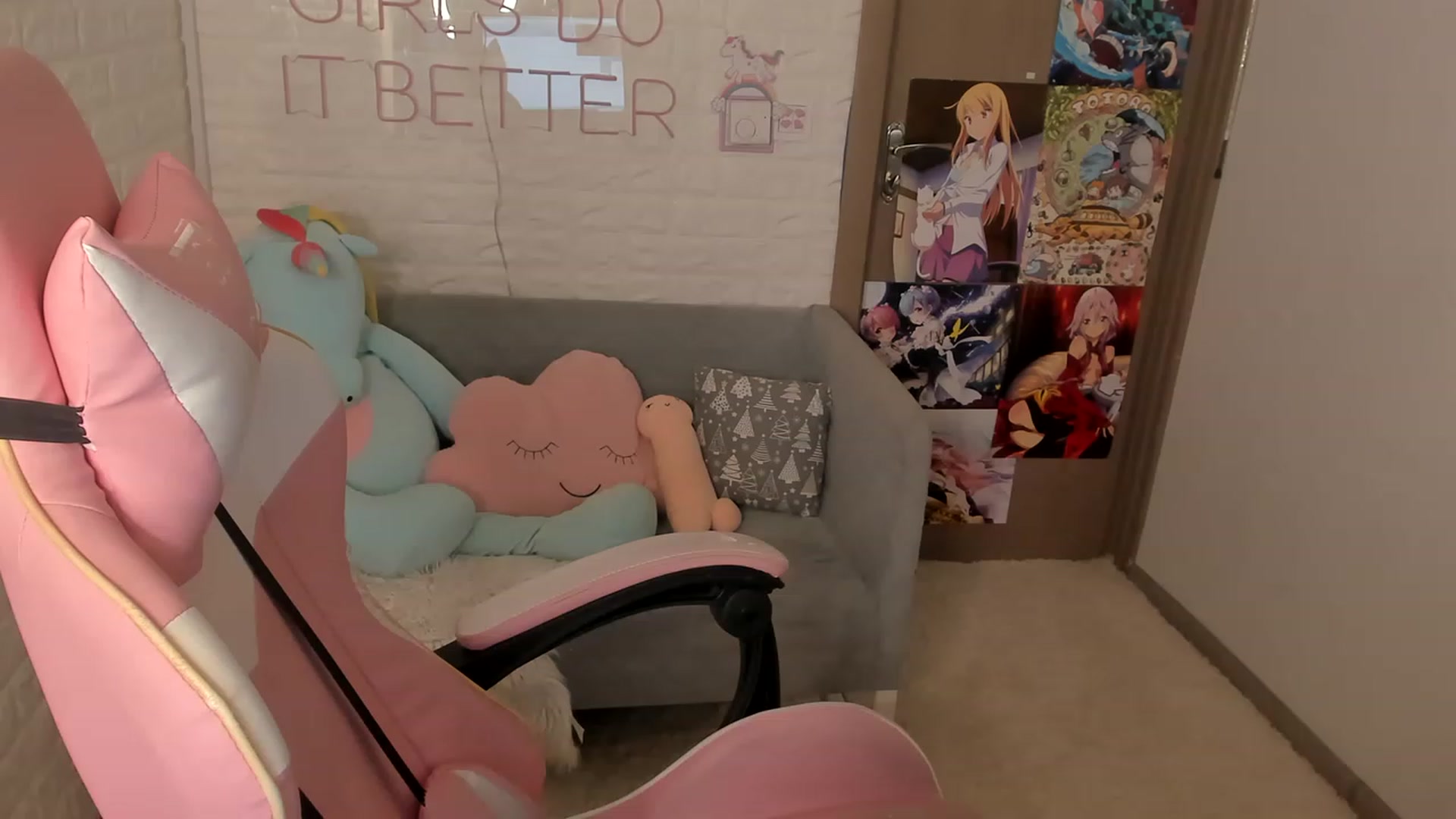 Gallery image thumbnail from ElsaYoung's myfreecams stream on, 12/24/2022, 18:43 image 2 of 20