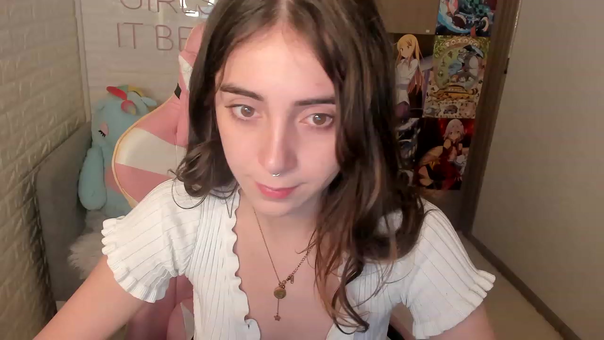 Gallery image thumbnail from ElsaYoung's myfreecams stream on, 12/24/2022, 18:43 image 4 of 20