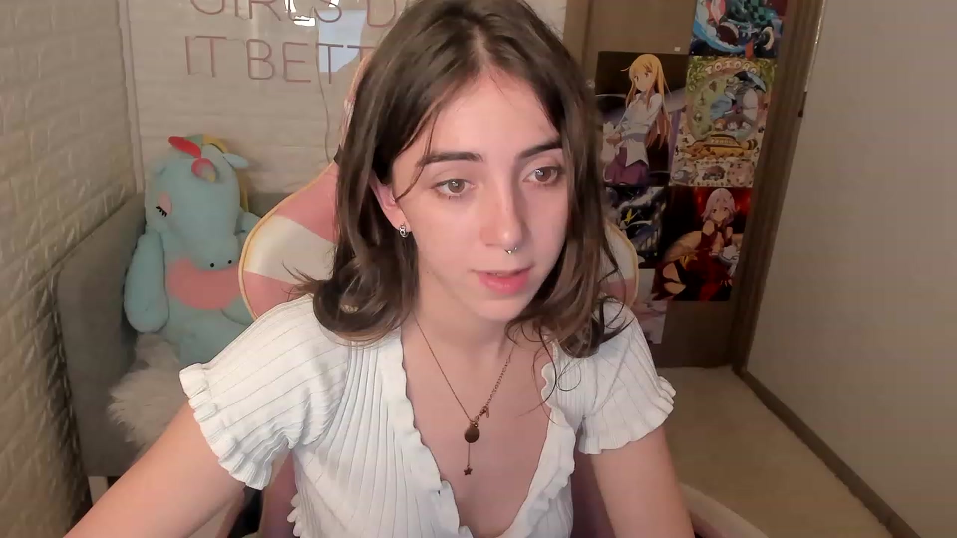 Gallery image thumbnail from ElsaYoung's myfreecams stream on, 12/24/2022, 18:43 image 15 of 20