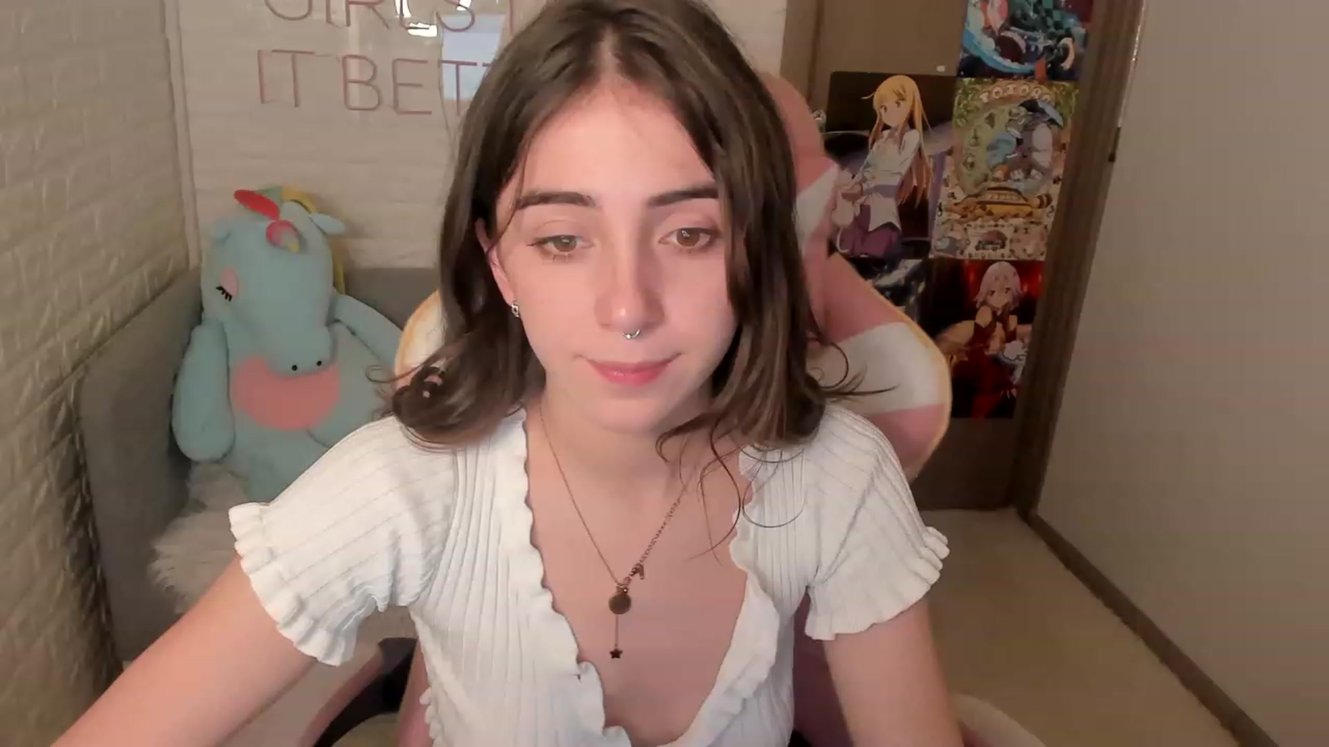 Gallery image thumbnail from ElsaYoung's myfreecams stream on, 12/24/2022, 18:43 image 9 of 20