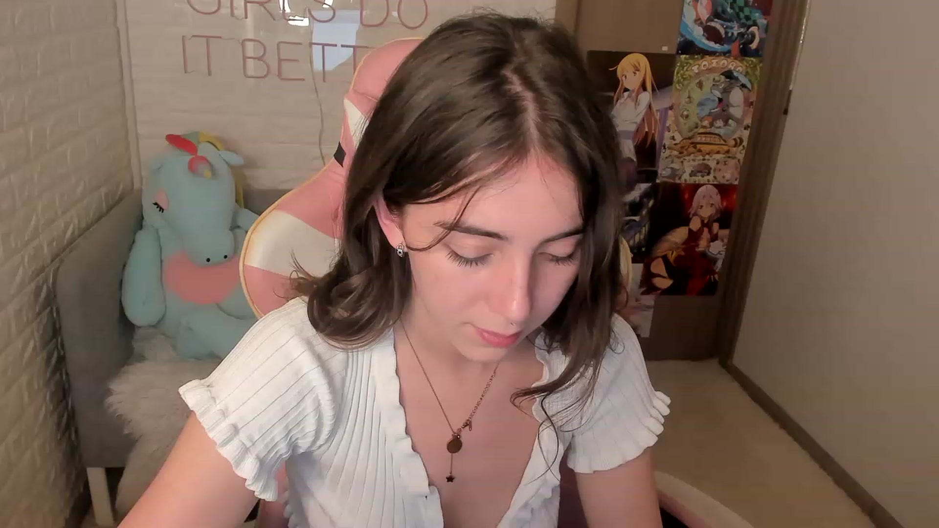 Gallery image thumbnail from ElsaYoung's myfreecams stream on, 12/24/2022, 18:43 image 11 of 20