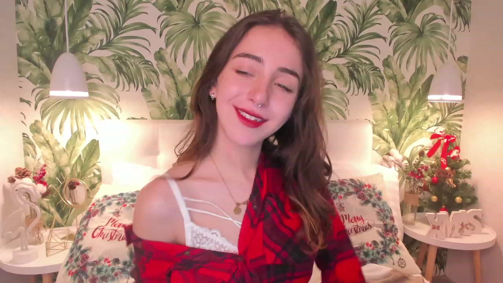 Gallery image thumbnail from ElsaYoung's myfreecams stream on, 12/25/2022, 07:58 image 1 of 20