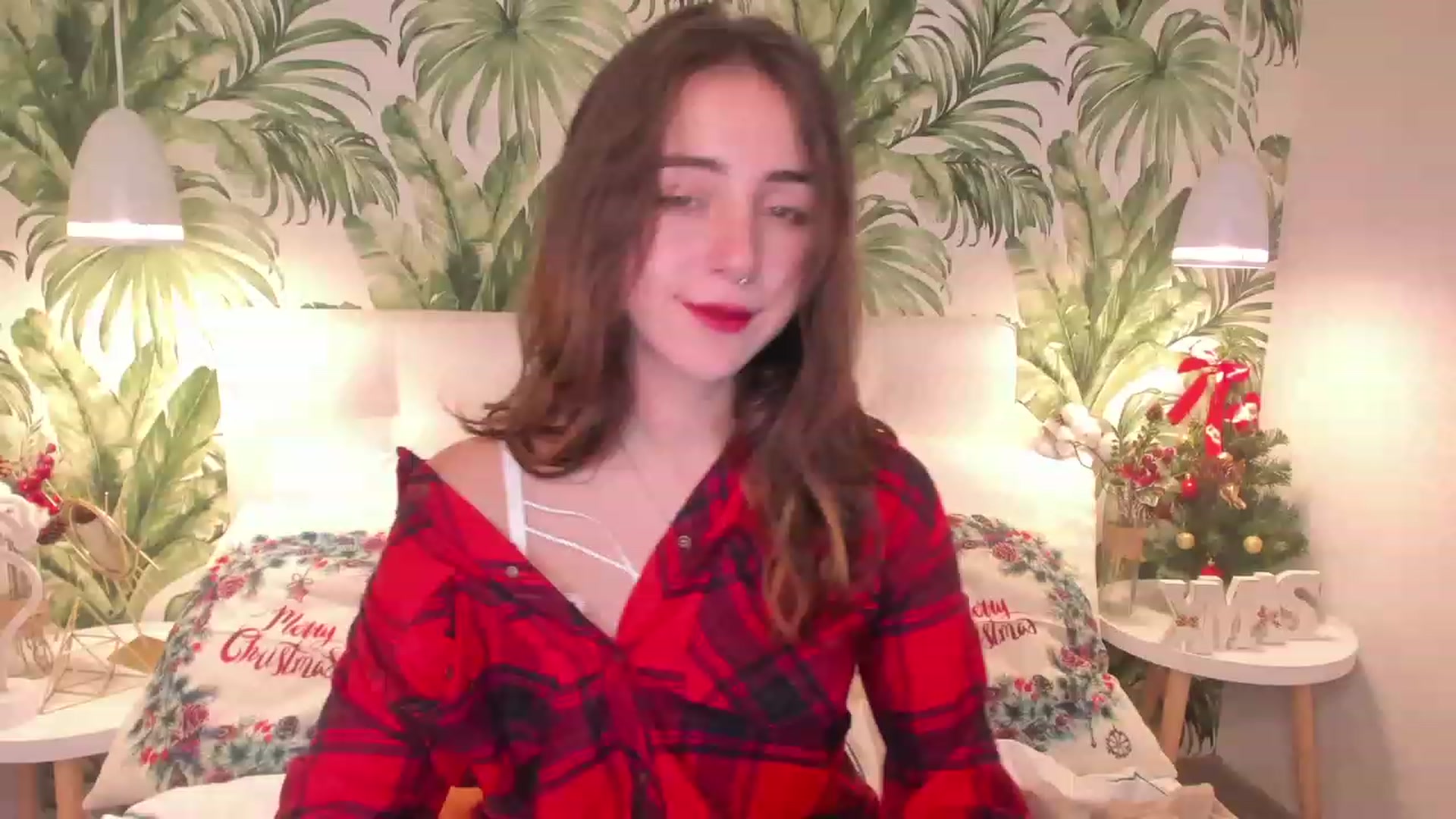 Gallery image thumbnail from ElsaYoung's myfreecams stream on, 12/25/2022, 07:58 image 6 of 20