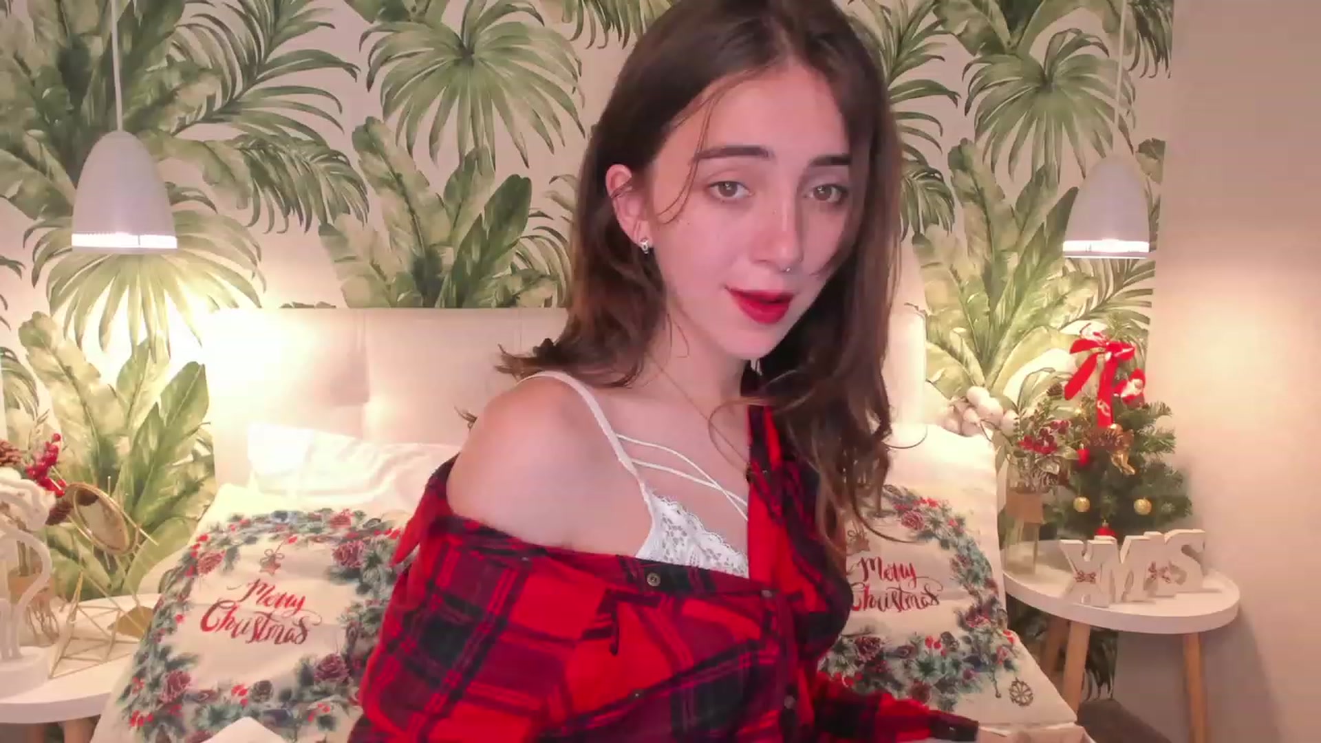 Gallery image thumbnail from ElsaYoung's myfreecams stream on, 12/25/2022, 07:58 image 18 of 20