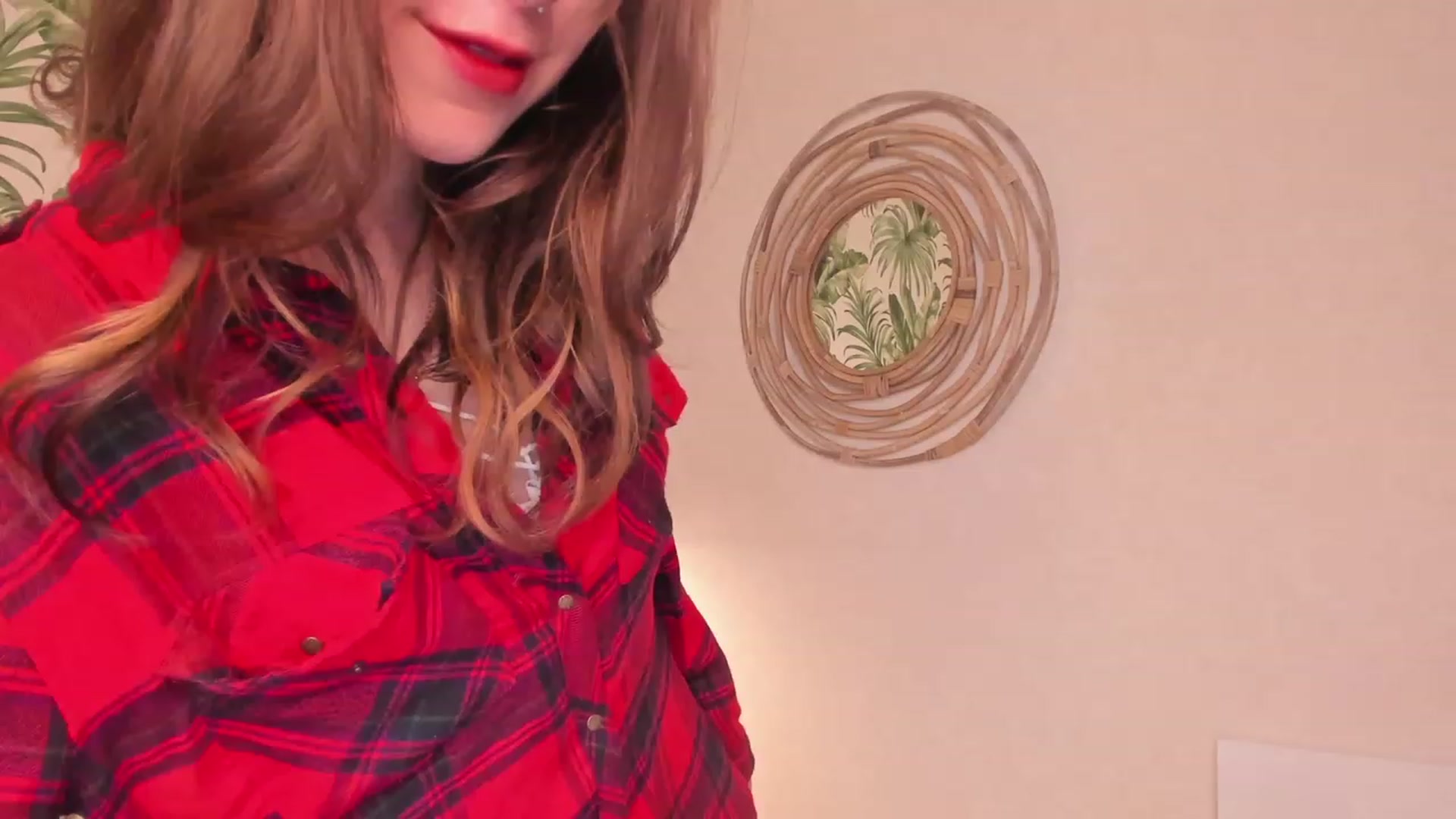 Gallery image thumbnail from ElsaYoung's myfreecams stream on, 12/25/2022, 07:58 image 9 of 20