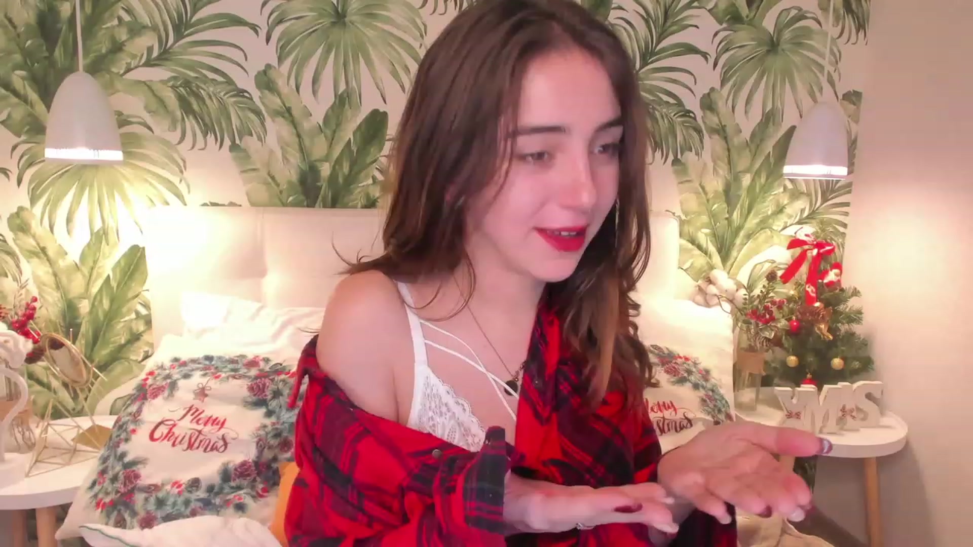 Gallery image thumbnail from ElsaYoung's myfreecams stream on, 12/25/2022, 07:58 image 5 of 20