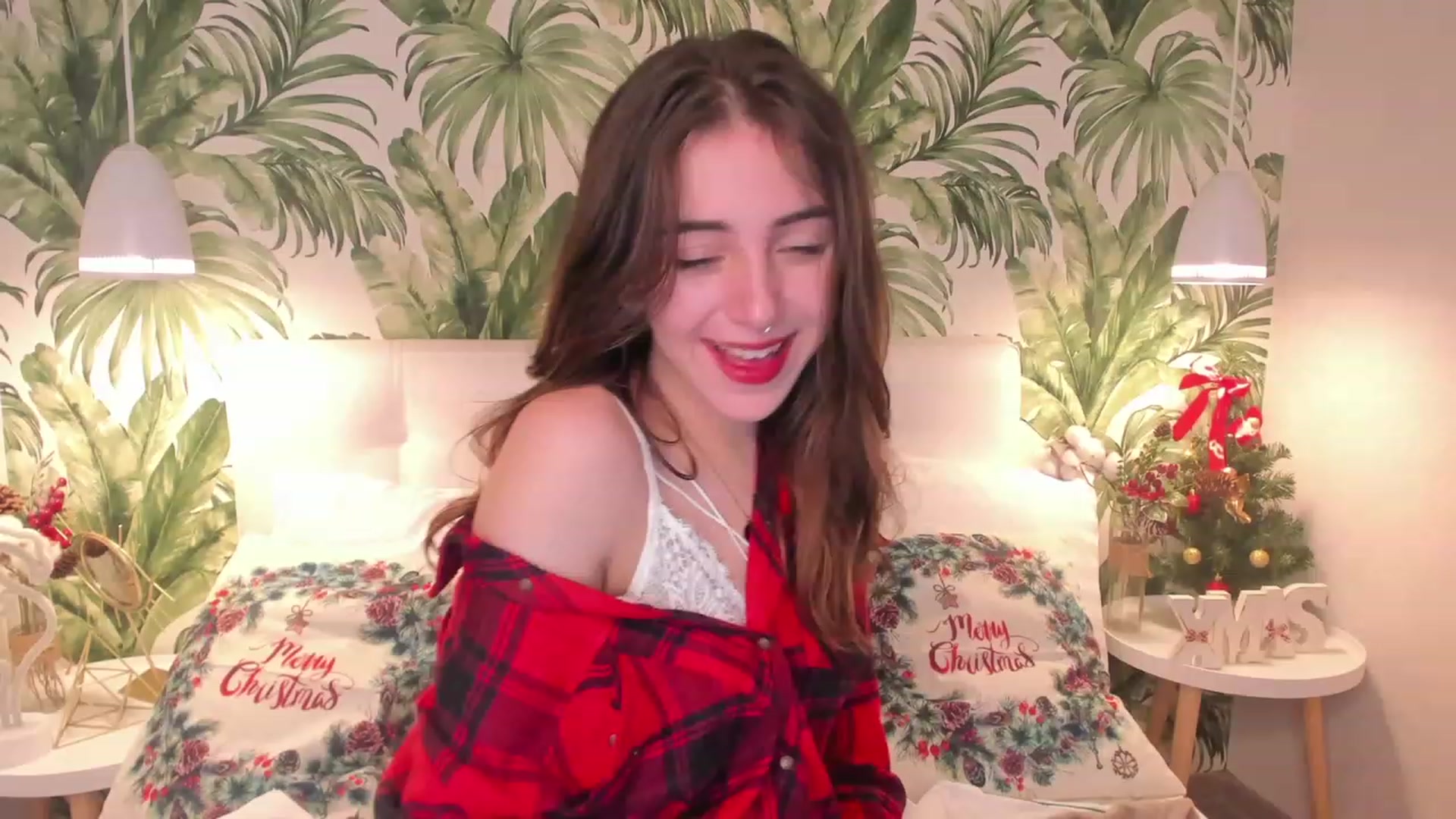 Gallery image thumbnail from ElsaYoung's myfreecams stream on, 12/25/2022, 07:58 image 16 of 20