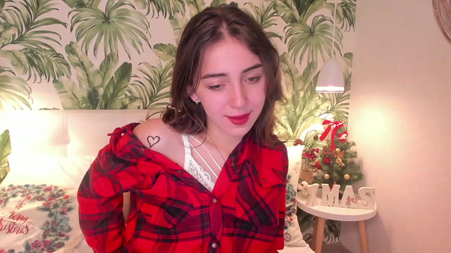 Gallery image thumbnail from ElsaYoung's myfreecams stream on, 12/25/2022, 15:02 image 16 of 20