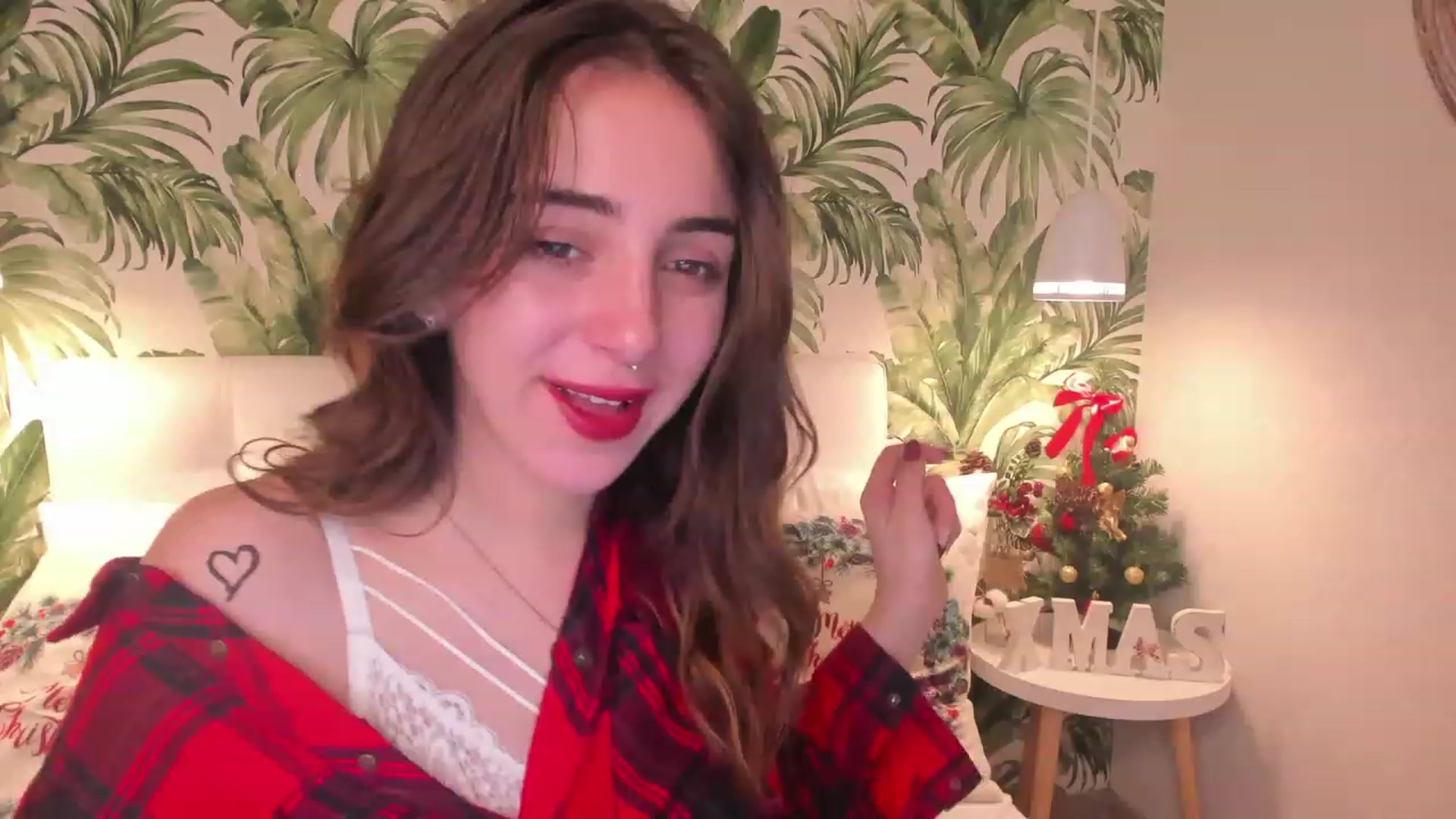 Gallery image thumbnail from ElsaYoung's myfreecams stream on, 12/25/2022, 15:02 image 17 of 20