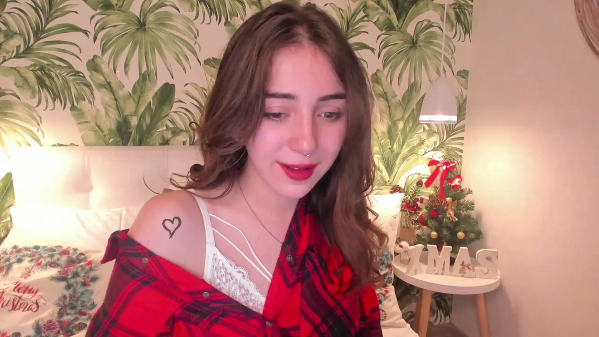 Gallery image thumbnail from ElsaYoung's myfreecams stream on, 12/25/2022, 15:02 image 14 of 20