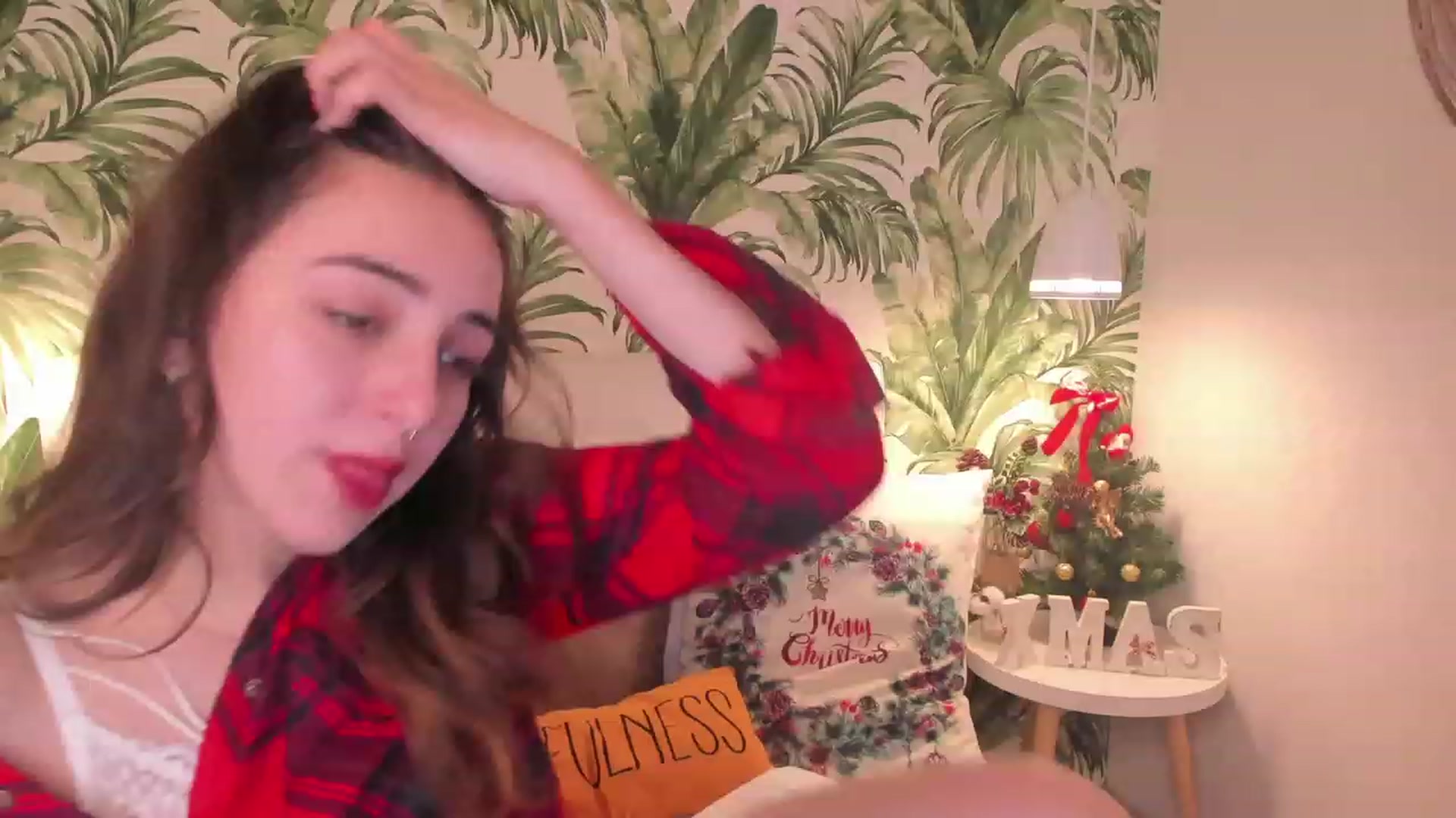Gallery image thumbnail from ElsaYoung's myfreecams stream on, 12/25/2022, 15:02 image 13 of 20