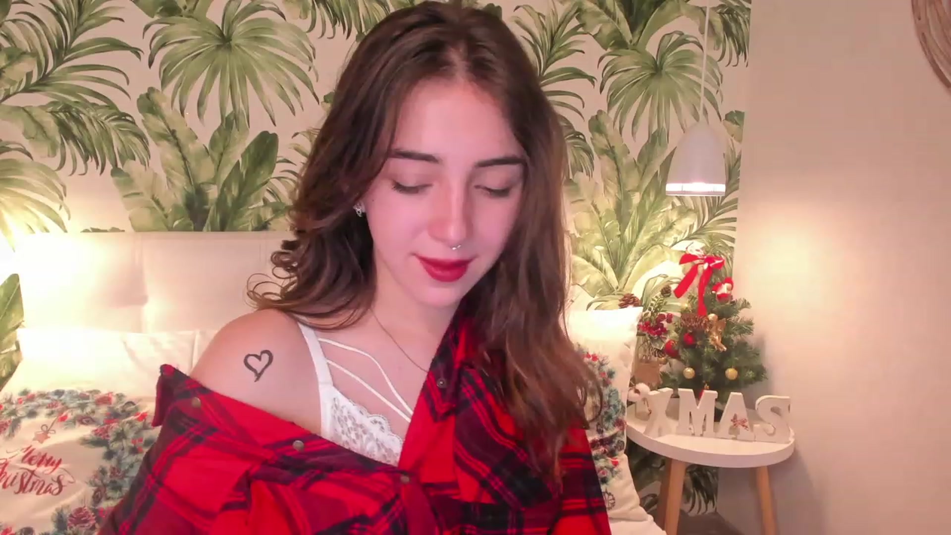 Gallery image thumbnail from ElsaYoung's myfreecams stream on, 12/25/2022, 15:02 image 15 of 20