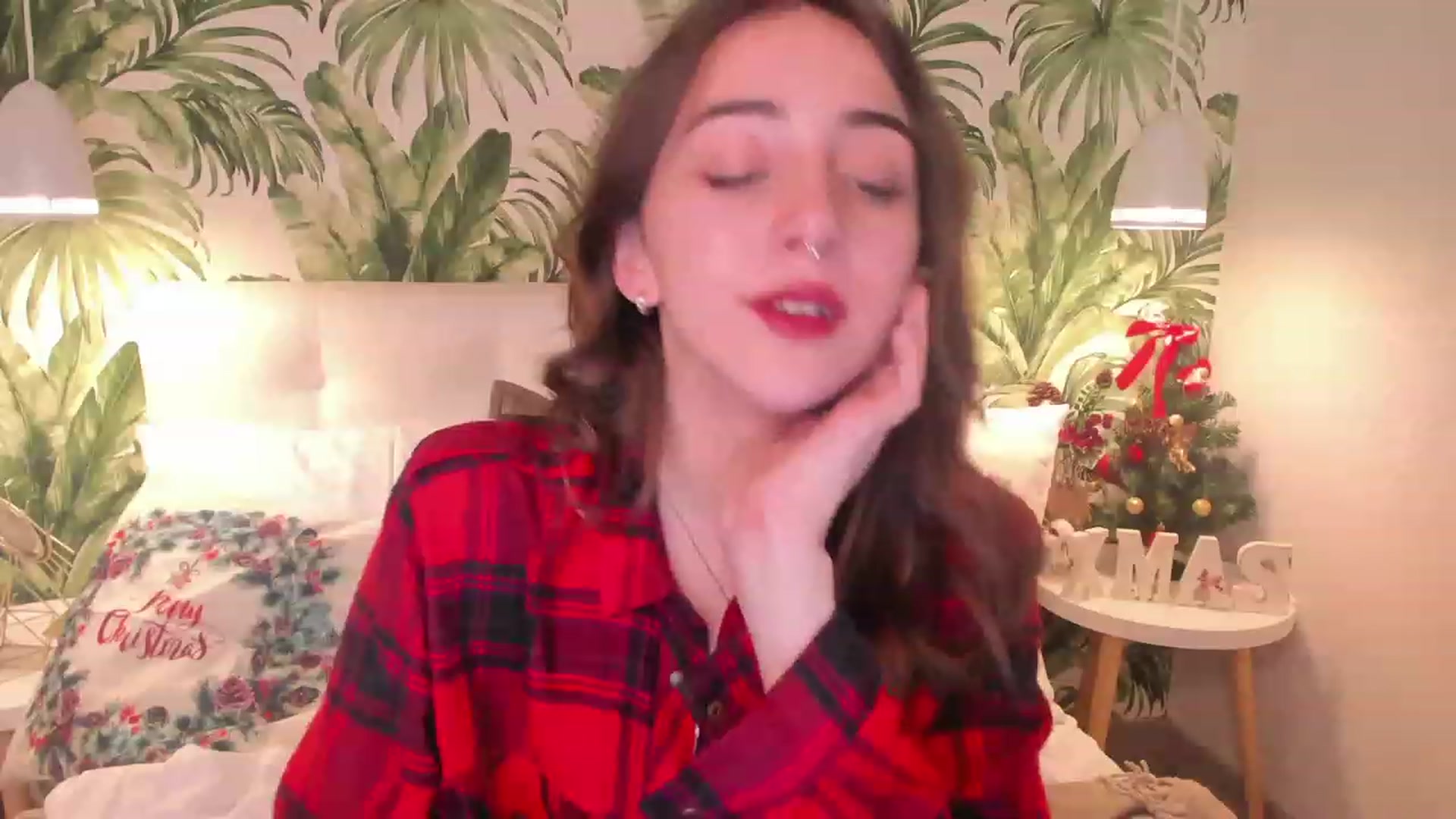 Gallery image thumbnail from ElsaYoung's myfreecams stream on, 12/25/2022, 15:02 image 9 of 20