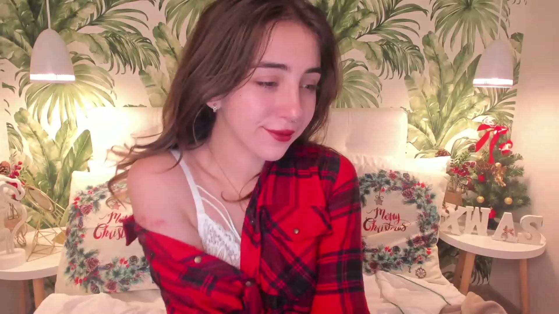 Gallery image thumbnail from ElsaYoung's myfreecams stream on, 12/25/2022, 15:02 image 1 of 20