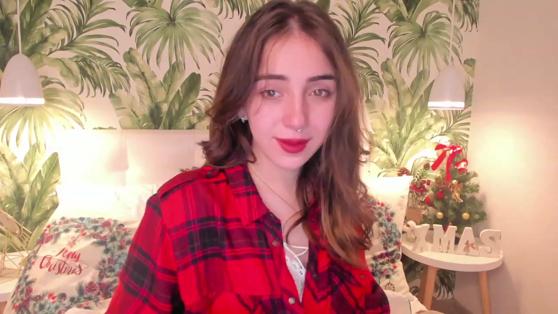 Gallery image thumbnail from ElsaYoung's myfreecams stream on, 12/25/2022, 15:02 image 8 of 20