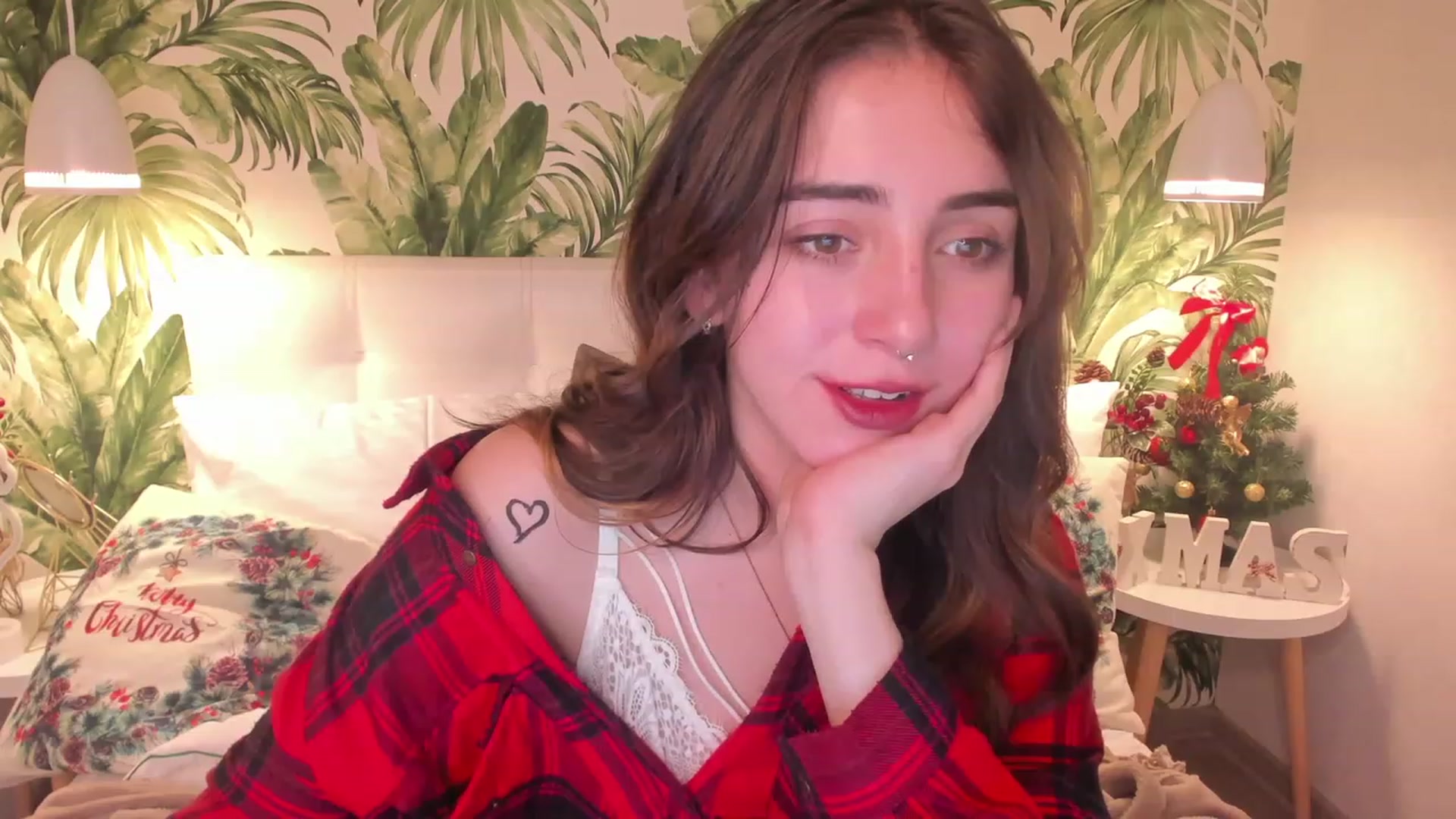 Gallery image thumbnail from ElsaYoung's myfreecams stream on, 12/25/2022, 16:01 image 11 of 20