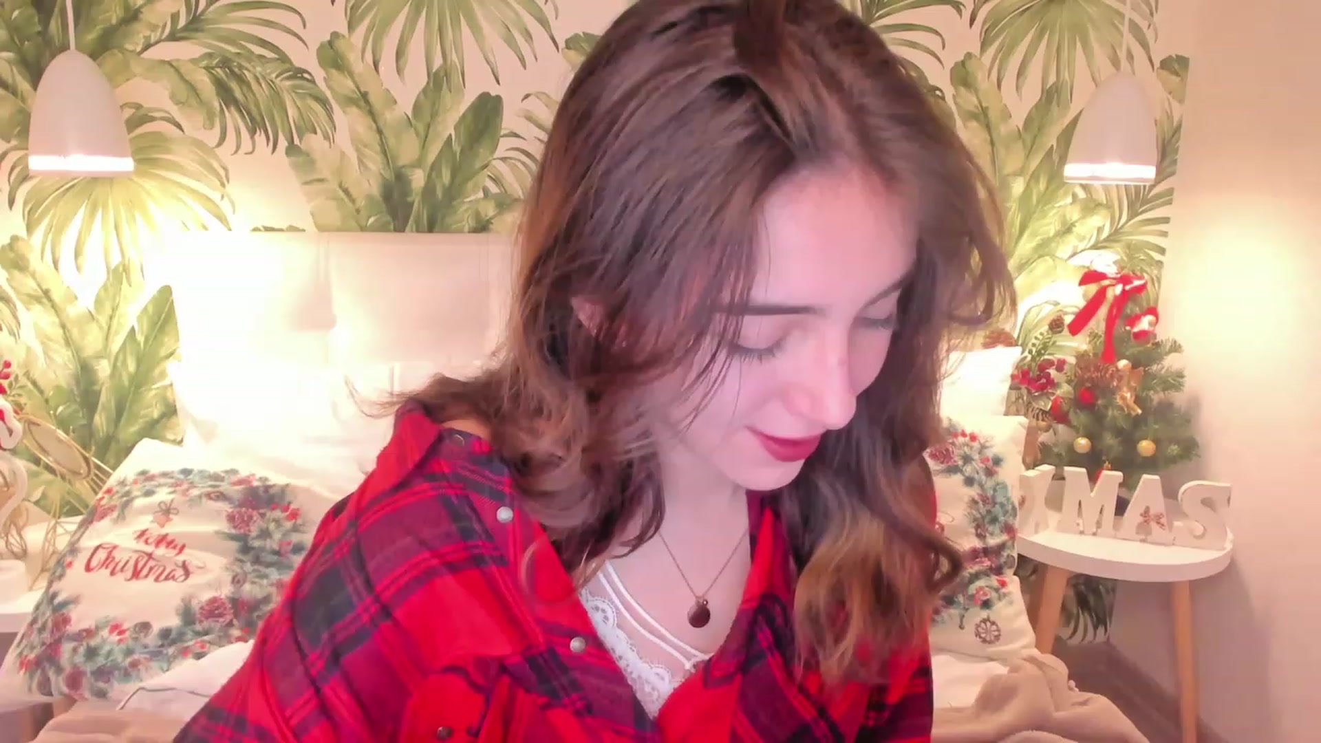 Gallery image thumbnail from ElsaYoung's myfreecams stream on, 12/25/2022, 16:01 image 8 of 20