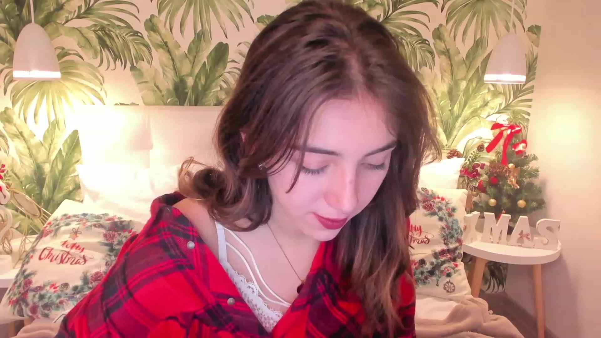 Gallery image thumbnail from ElsaYoung's myfreecams stream on, 12/25/2022, 16:01 image 7 of 20