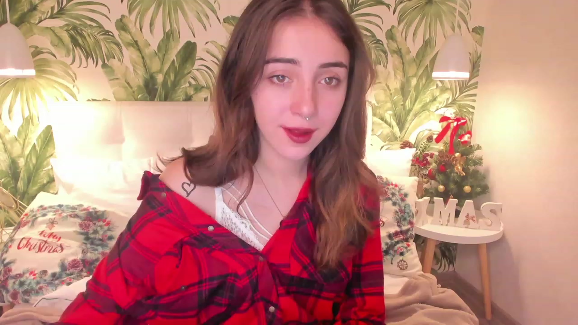 Gallery image thumbnail from ElsaYoung's myfreecams stream on, 12/25/2022, 16:01 image 3 of 20