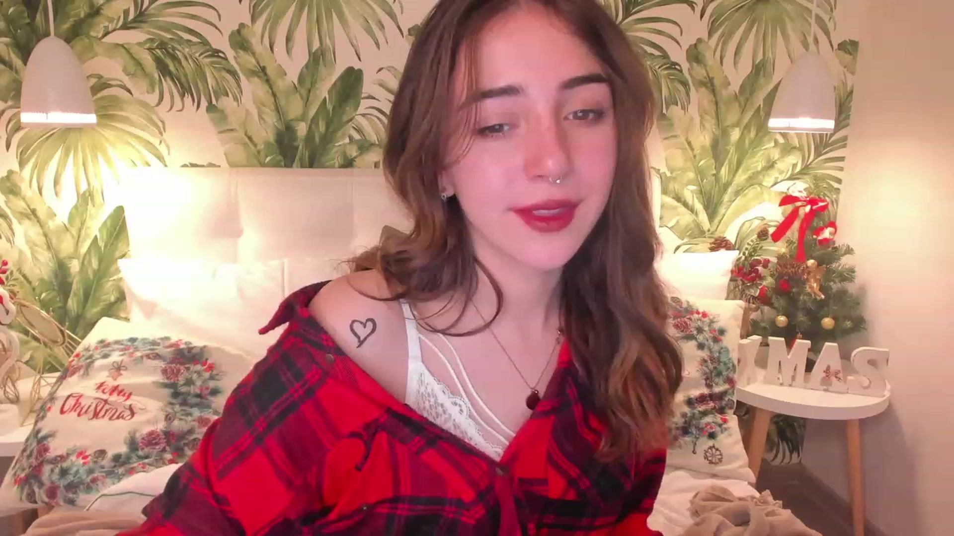 Gallery image thumbnail from ElsaYoung's myfreecams stream on, 12/25/2022, 16:01 image 10 of 20