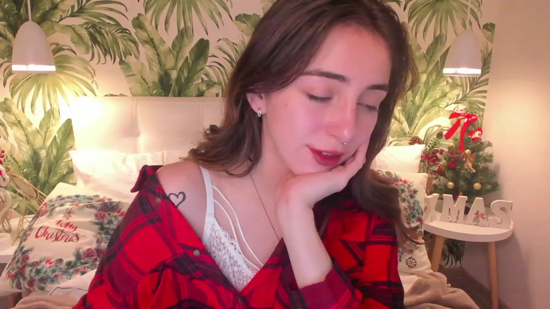 Gallery image thumbnail from ElsaYoung's myfreecams stream on, 12/25/2022, 16:01 image 5 of 20