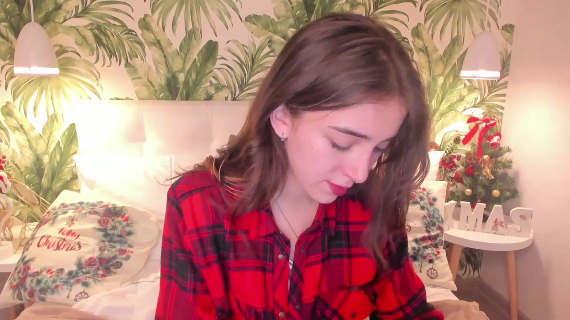 Gallery image thumbnail from ElsaYoung's myfreecams stream on, 12/25/2022, 16:54 image 17 of 20