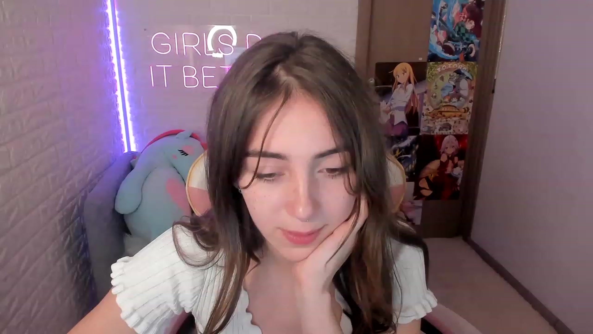 Gallery image thumbnail from ElsaYoung's myfreecams stream on, 12/27/2022, 14:01 image 13 of 20