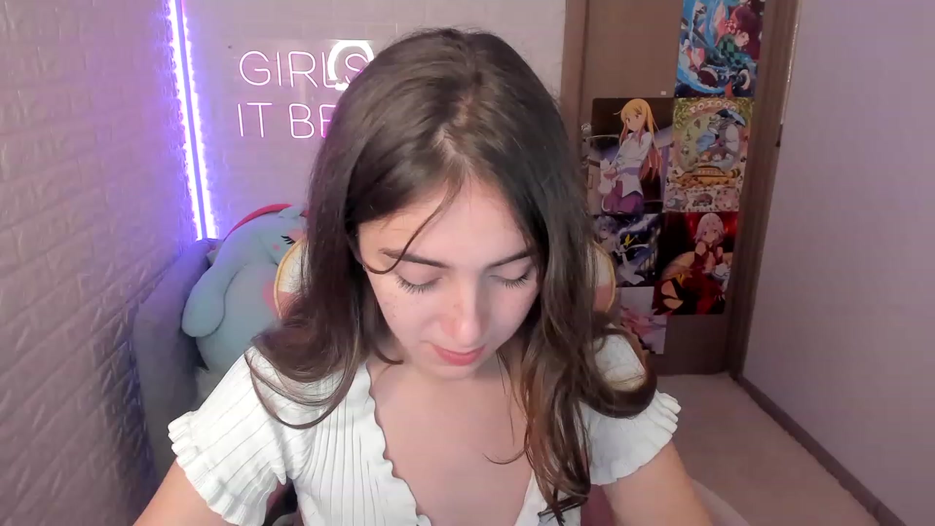 Gallery image thumbnail from ElsaYoung's myfreecams stream on, 12/27/2022, 14:01 image 11 of 20