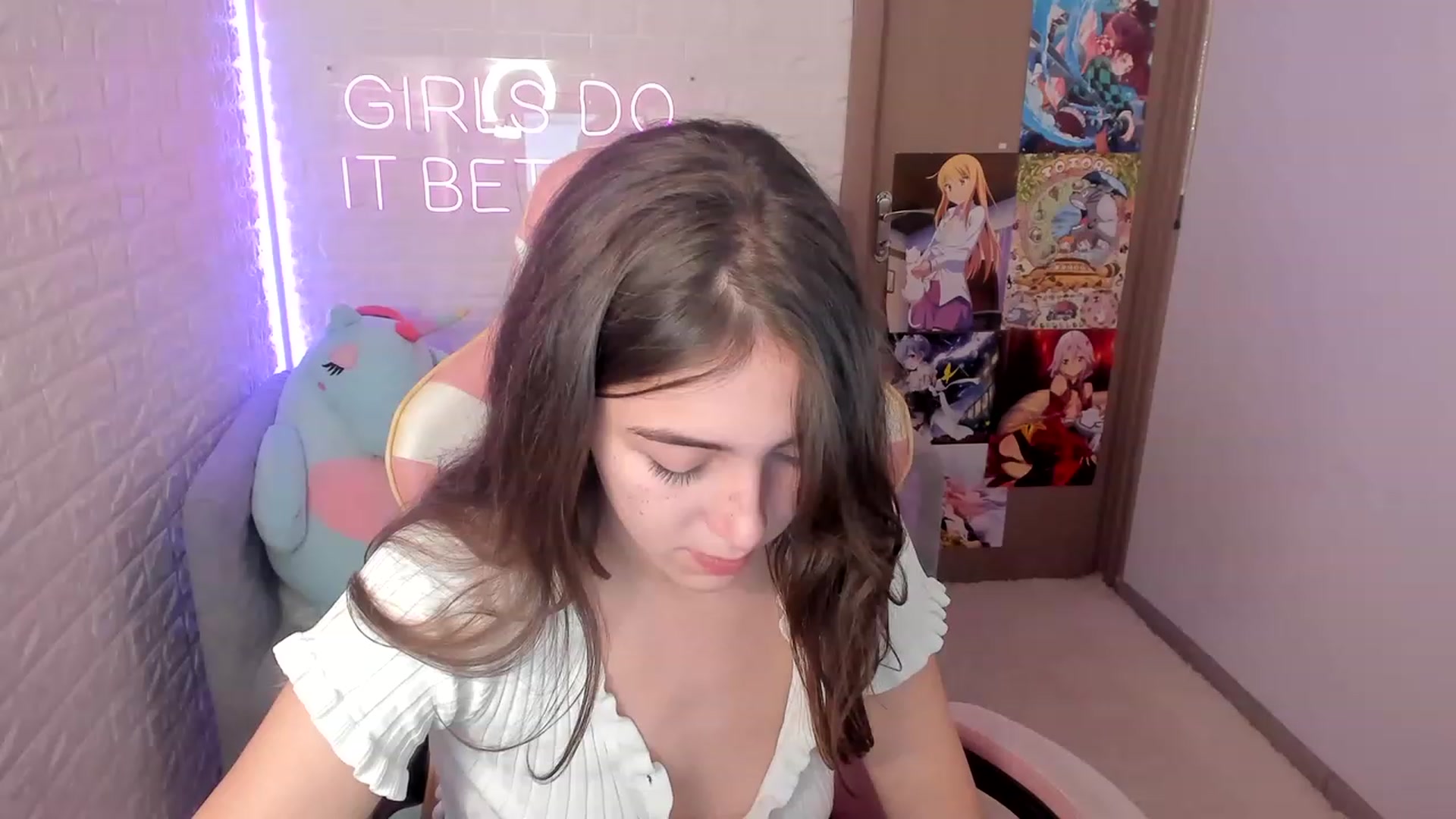 Gallery image thumbnail from ElsaYoung's myfreecams stream on, 12/27/2022, 14:01 image 6 of 20