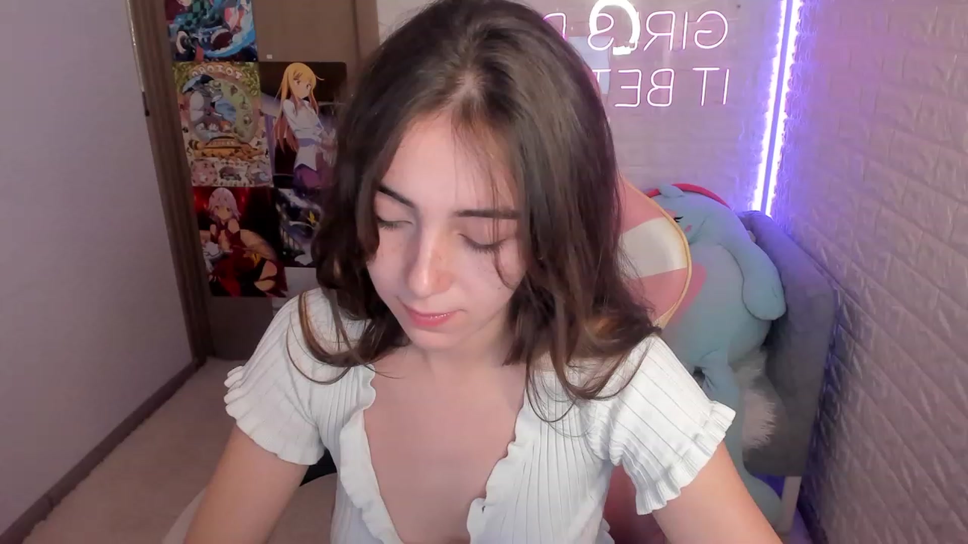 Gallery image thumbnail from ElsaYoung's myfreecams stream on, 12/27/2022, 14:45 image 7 of 20
