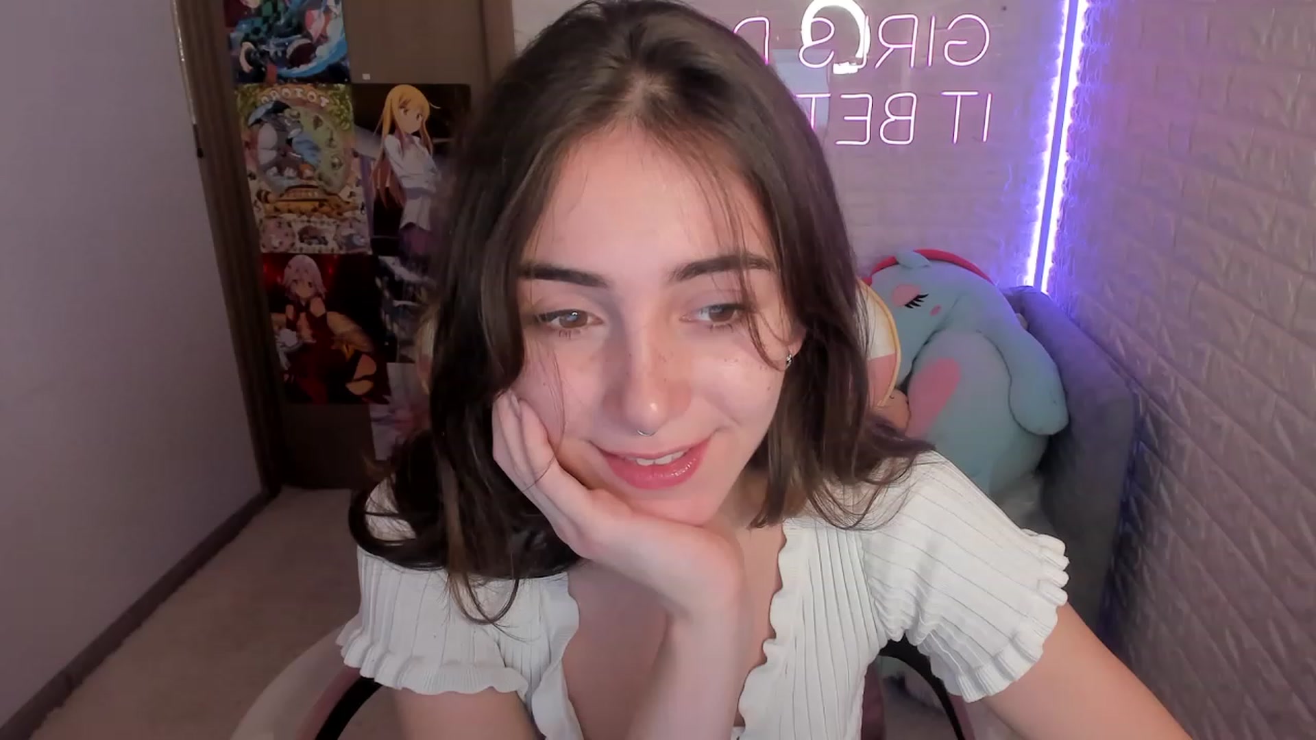 Gallery image thumbnail from ElsaYoung's myfreecams stream on, 12/27/2022, 14:45 image 5 of 20