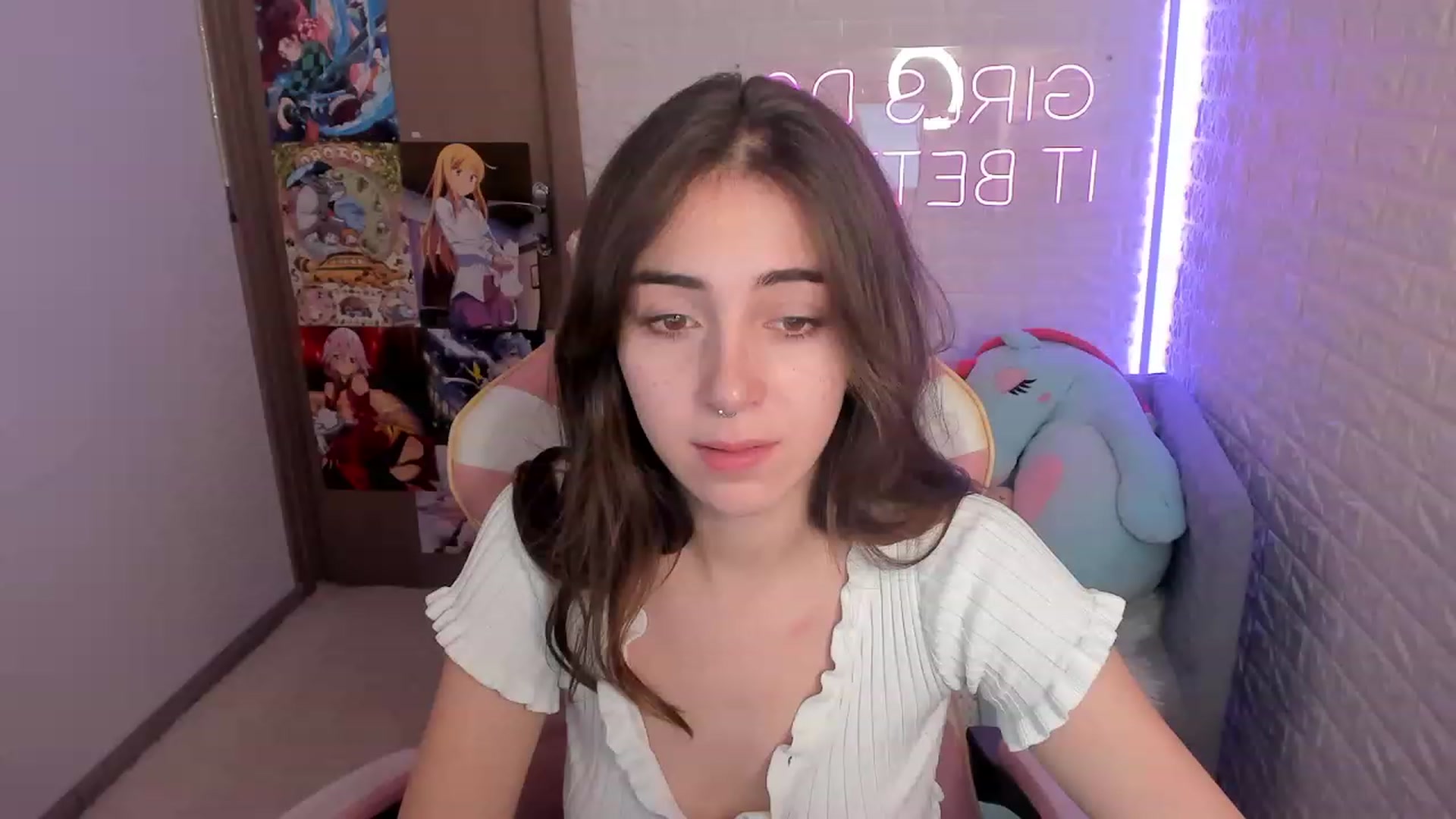 Gallery image thumbnail from ElsaYoung's myfreecams stream on, 12/27/2022, 16:04 image 16 of 20