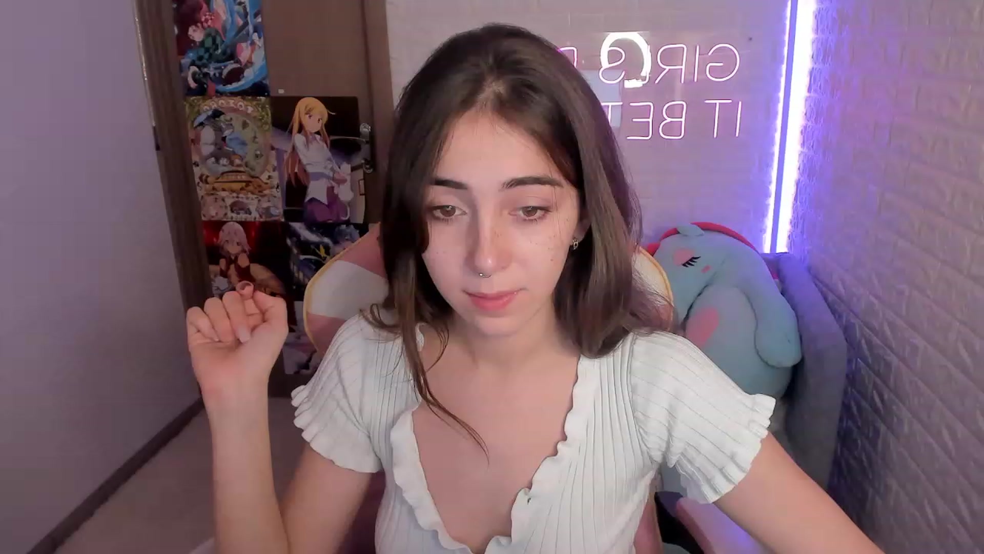 Gallery image thumbnail from ElsaYoung's myfreecams stream on, 12/27/2022, 16:04 image 5 of 20