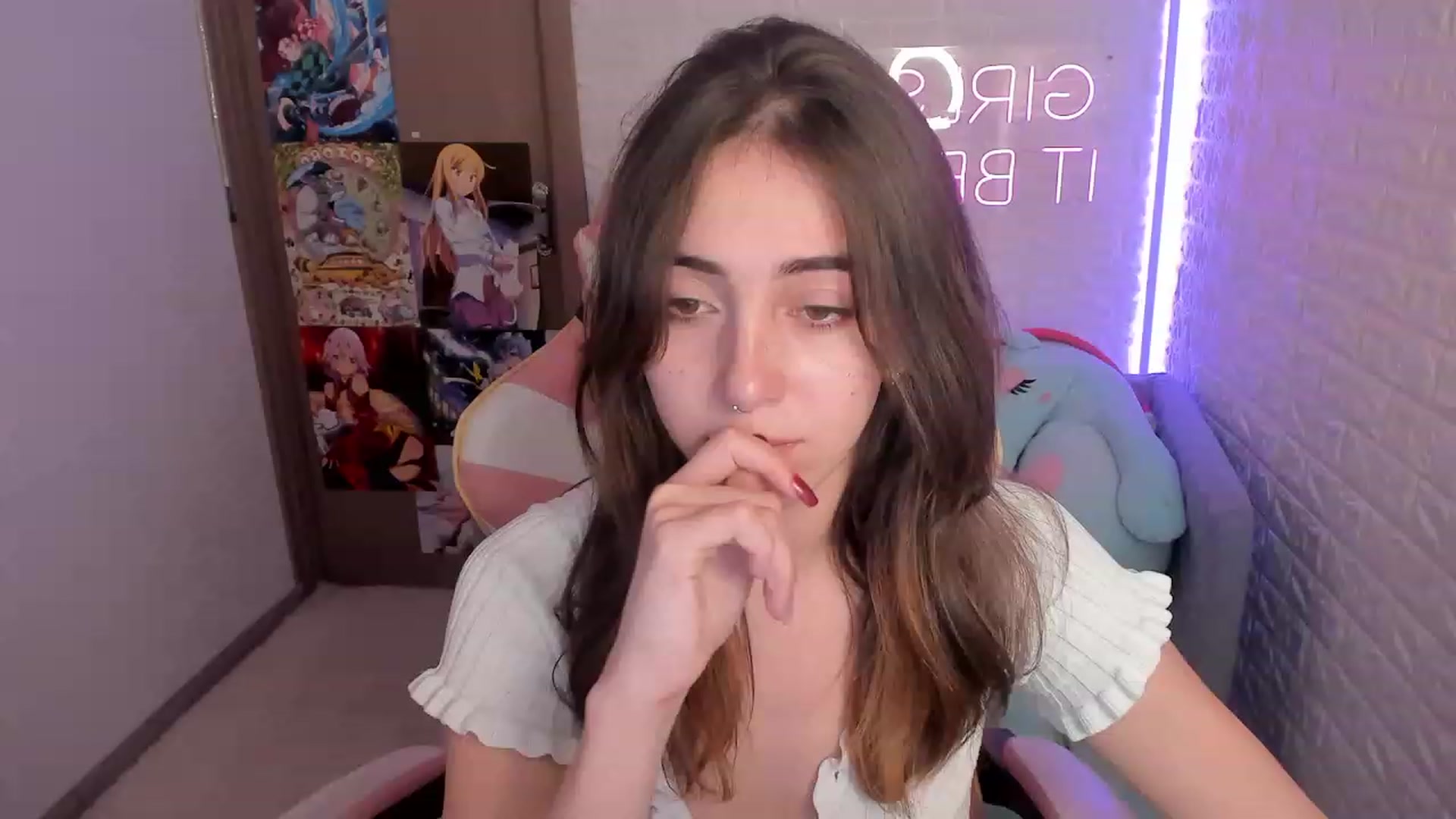 Gallery image thumbnail from ElsaYoung's myfreecams stream on, 12/27/2022, 16:04 image 1 of 20