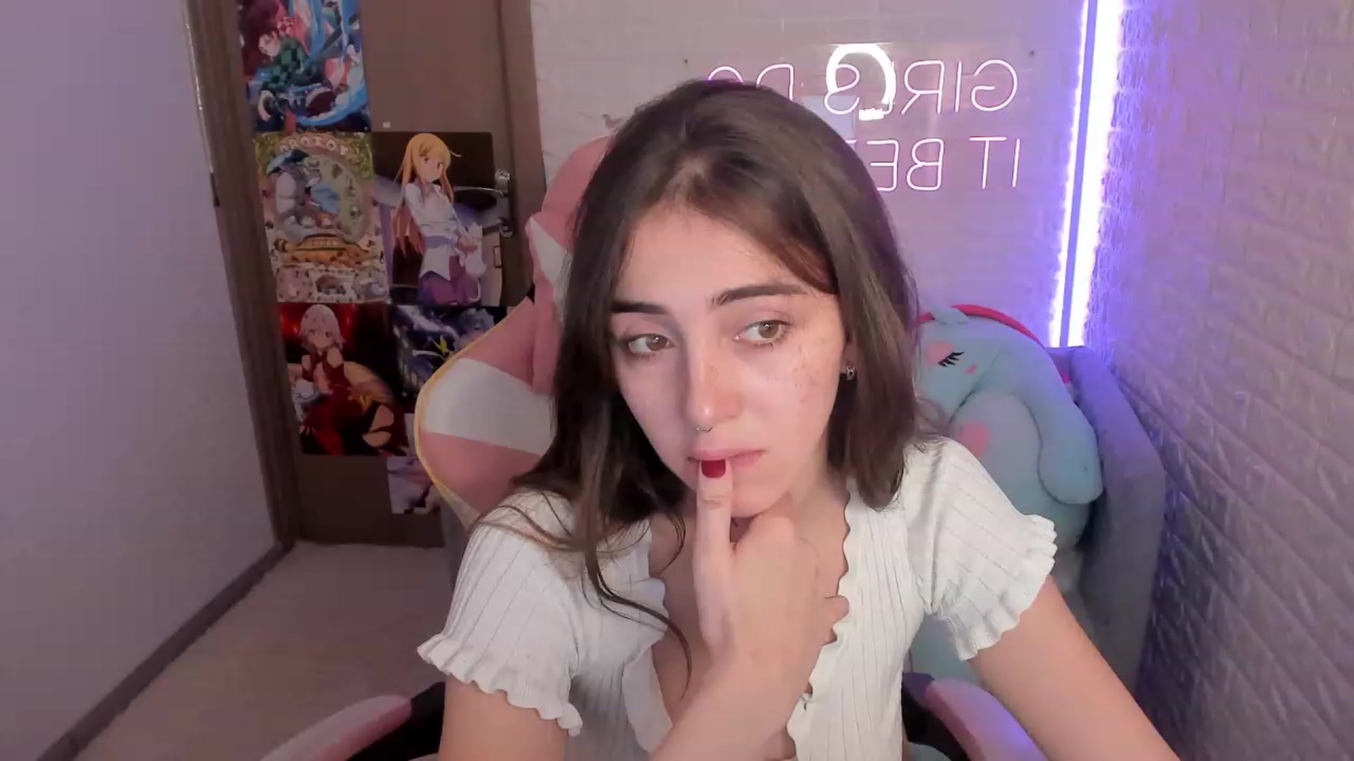 Gallery image thumbnail from ElsaYoung's myfreecams stream on, 12/27/2022, 16:04 image 6 of 20