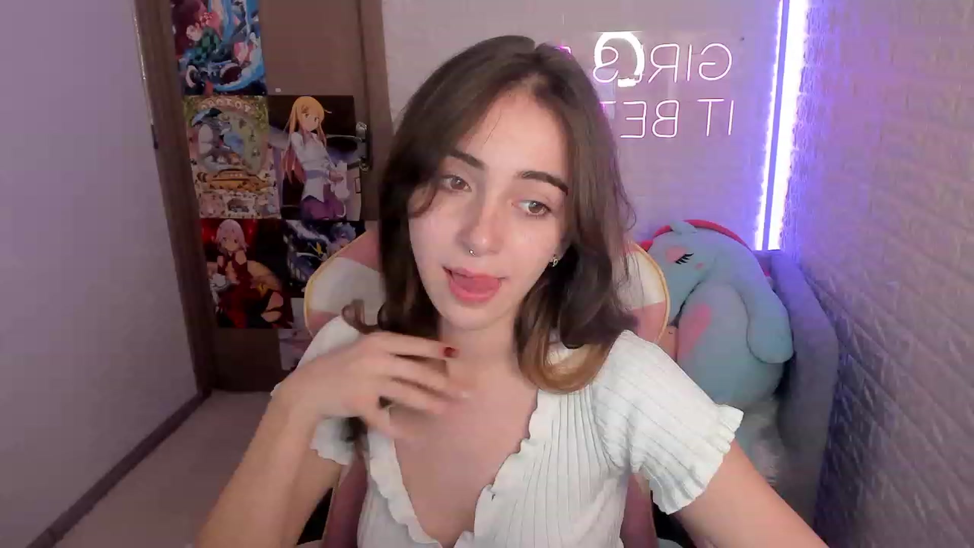 Gallery image thumbnail from ElsaYoung's myfreecams stream on, 12/27/2022, 16:04 image 11 of 20