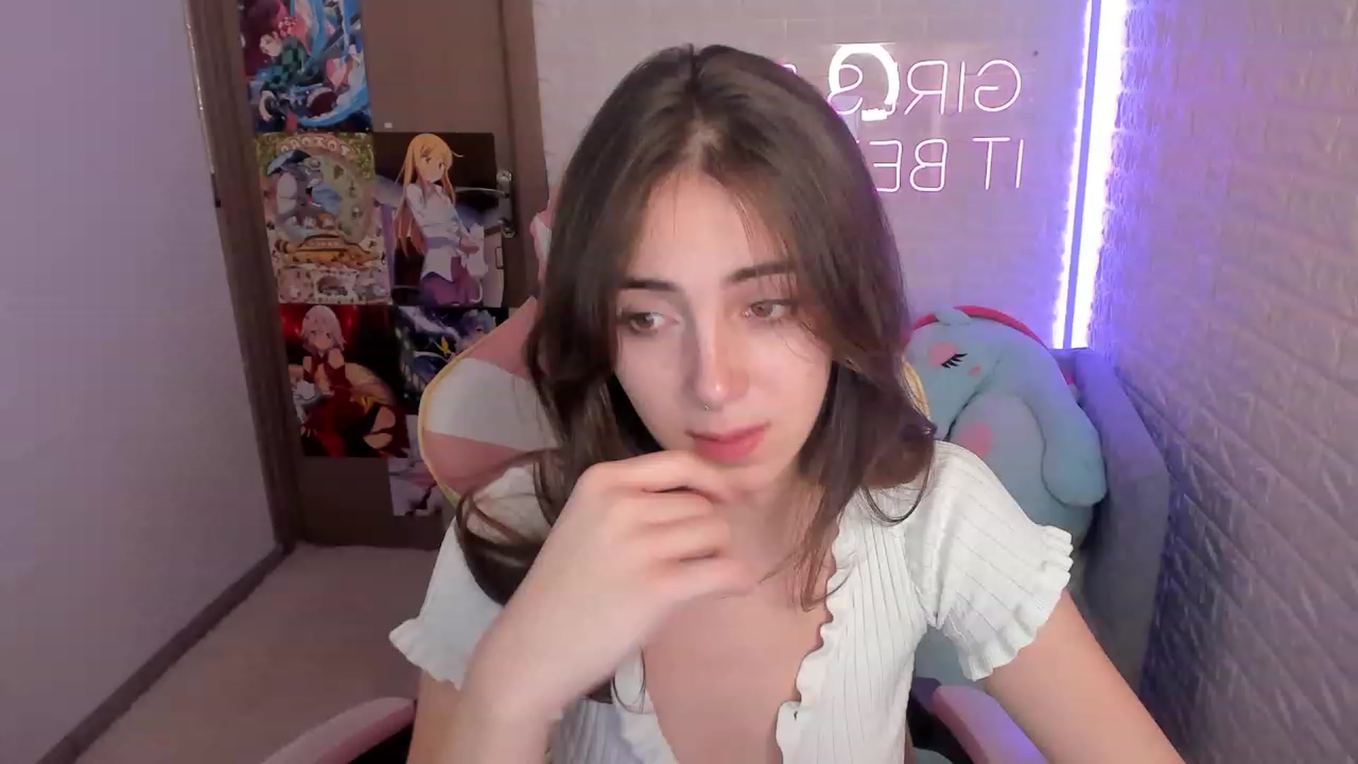 Gallery image thumbnail from ElsaYoung's myfreecams stream on, 12/27/2022, 16:04 image 19 of 20