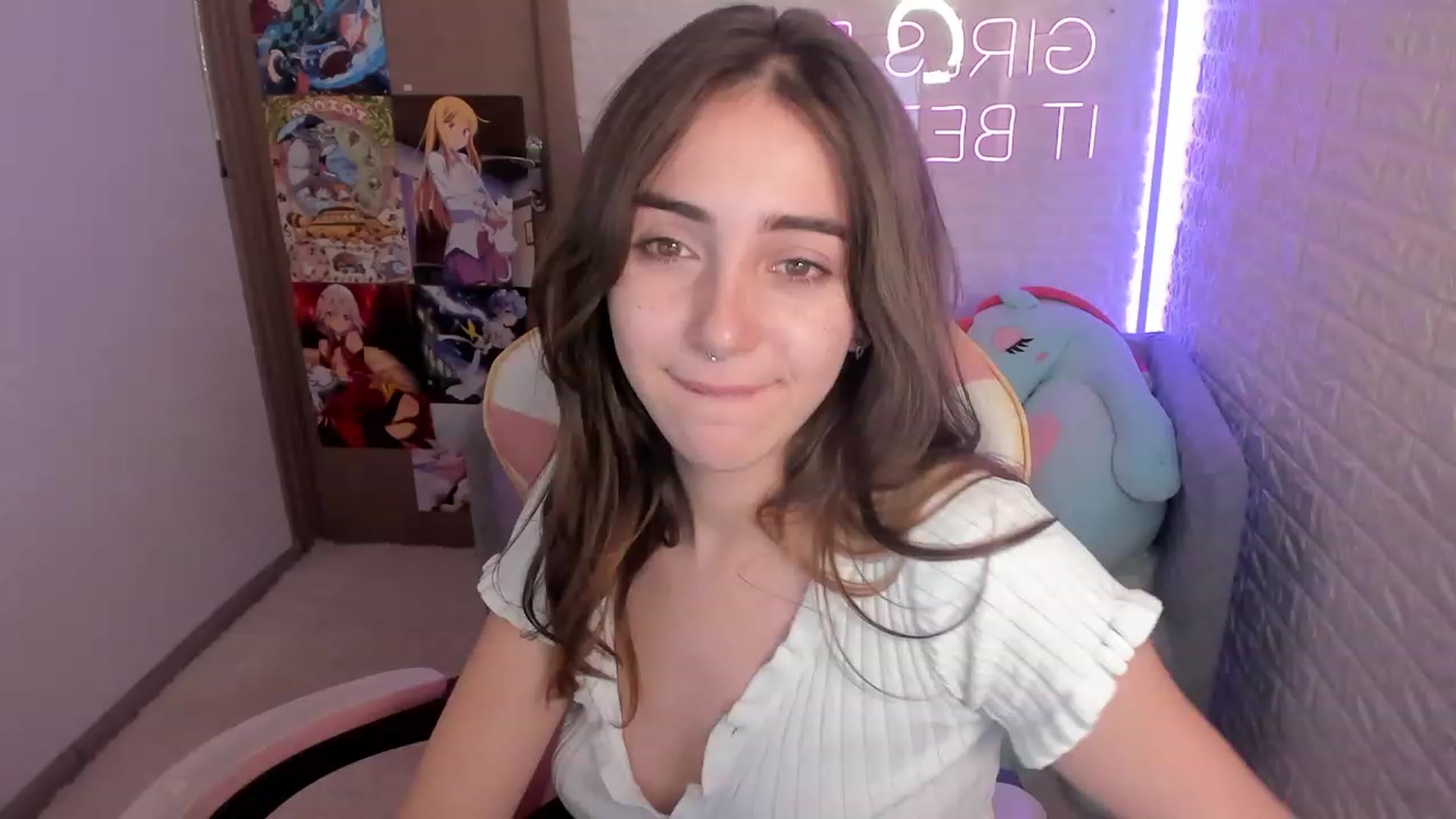 Gallery image thumbnail from ElsaYoung's myfreecams stream on, 12/27/2022, 16:32 image 11 of 20