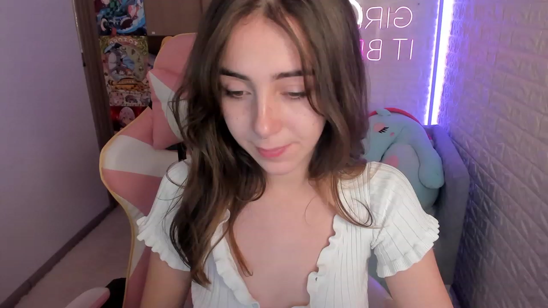 Gallery image thumbnail from ElsaYoung's myfreecams stream on, 12/27/2022, 16:32 image 14 of 20