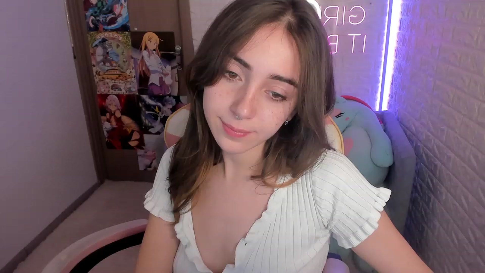 Gallery image thumbnail from ElsaYoung's myfreecams stream on, 12/27/2022, 16:32 image 3 of 20